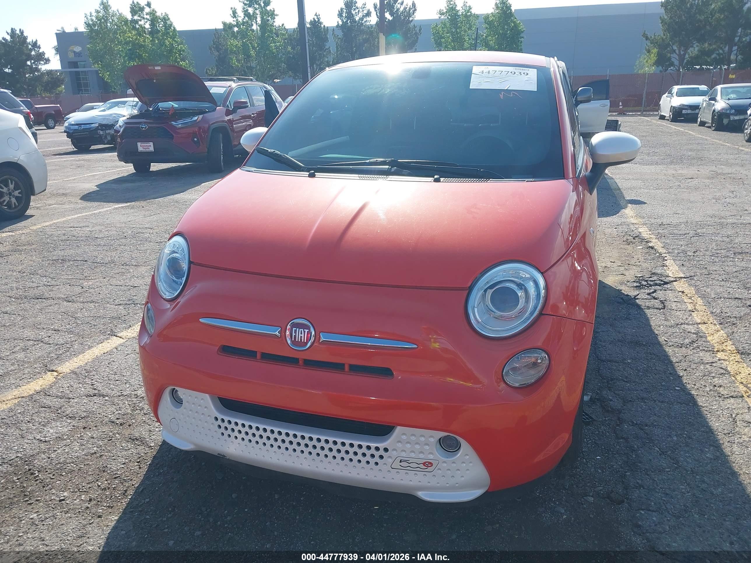FIAT 500E image 6