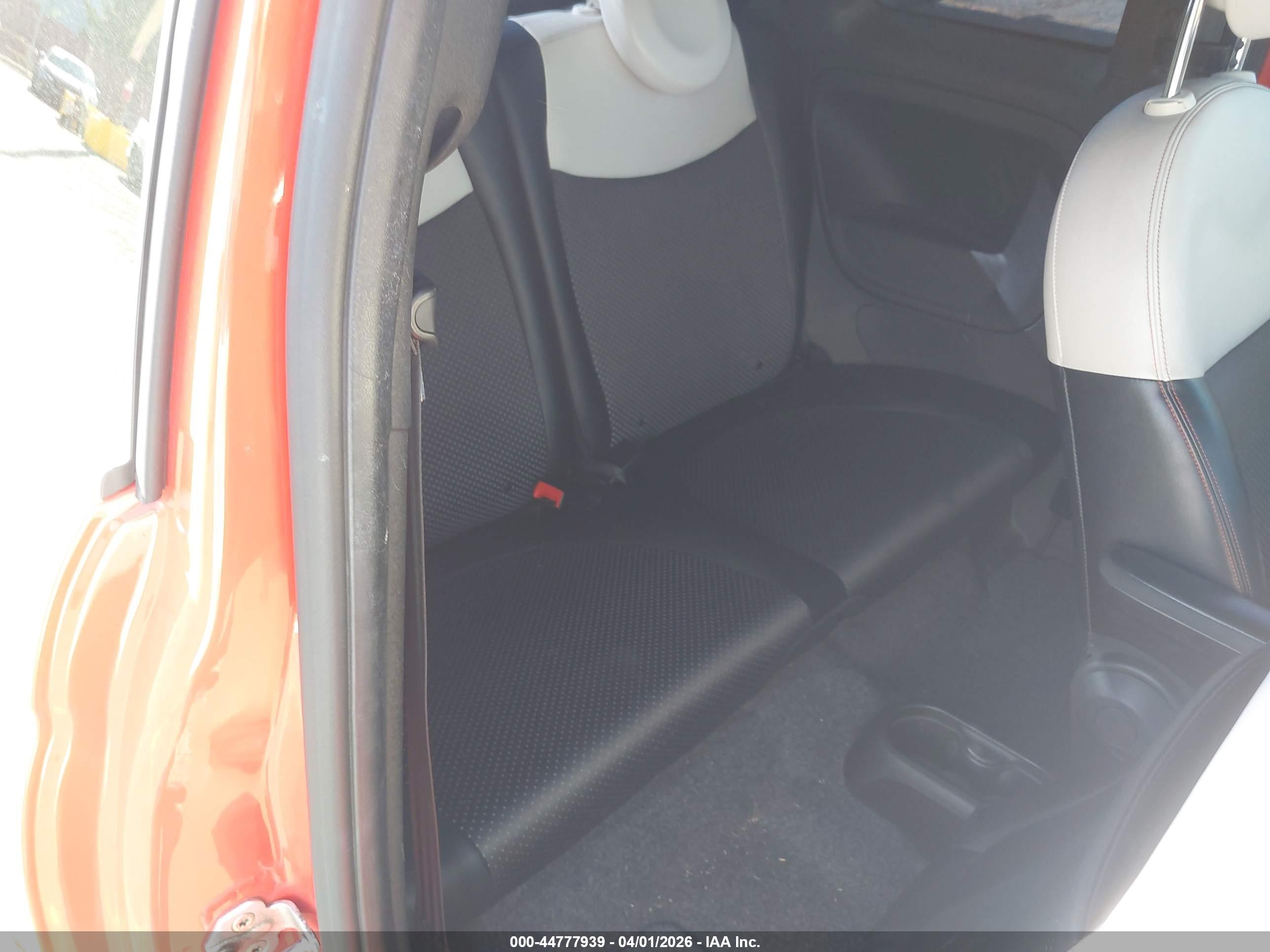 FIAT 500E image 8