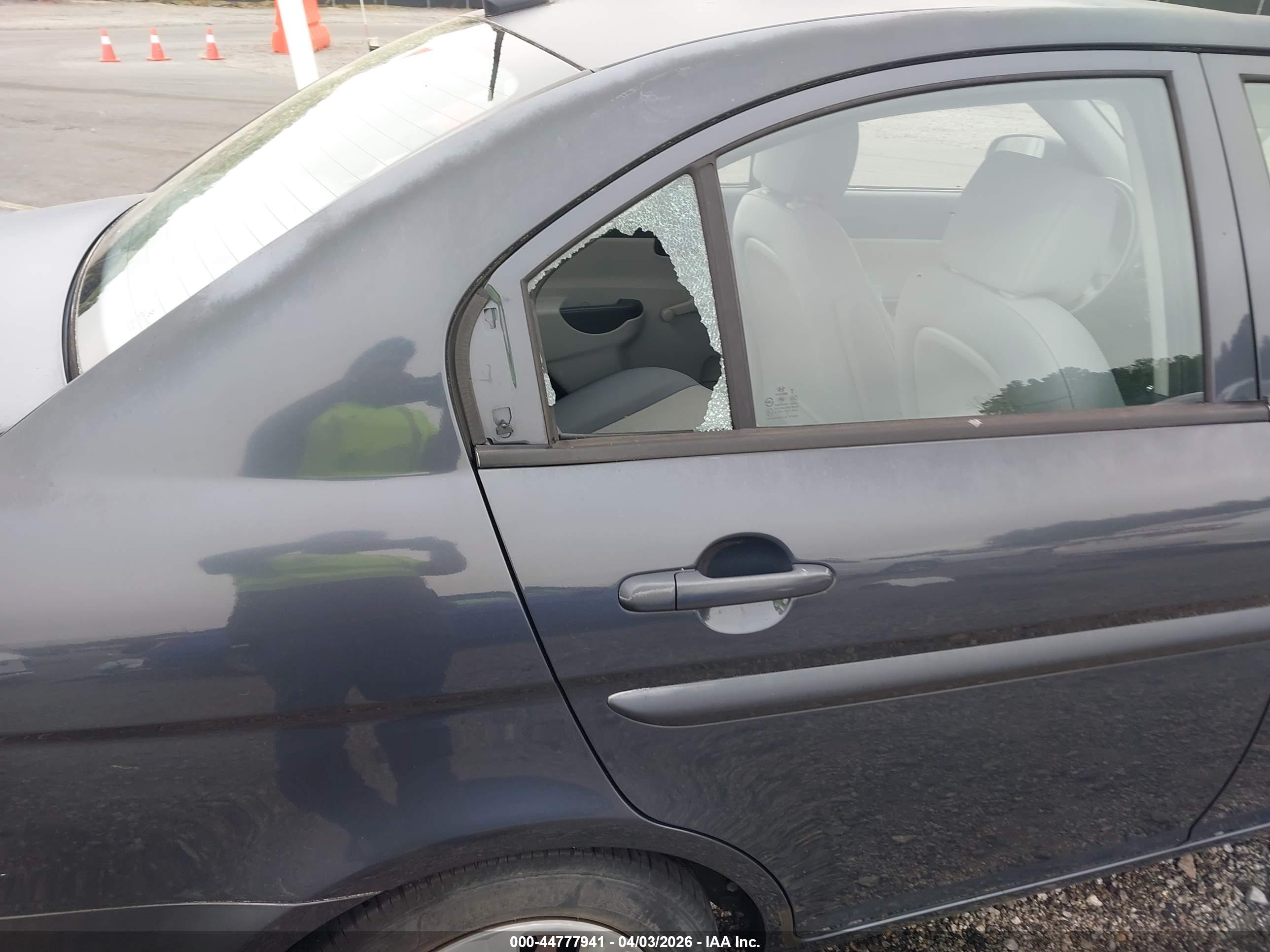 HYUNDAI ACCENT image 6