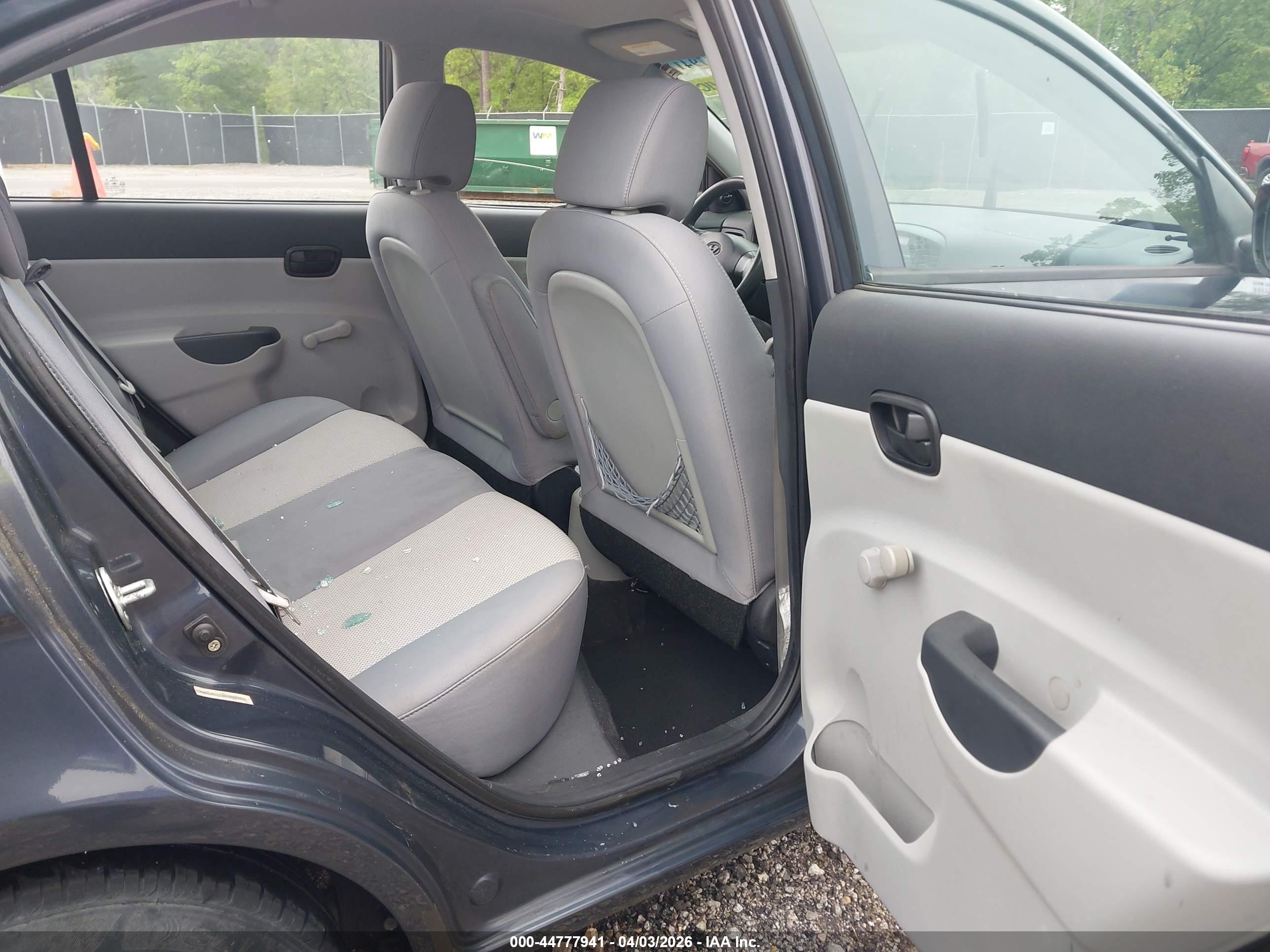 HYUNDAI ACCENT image 8