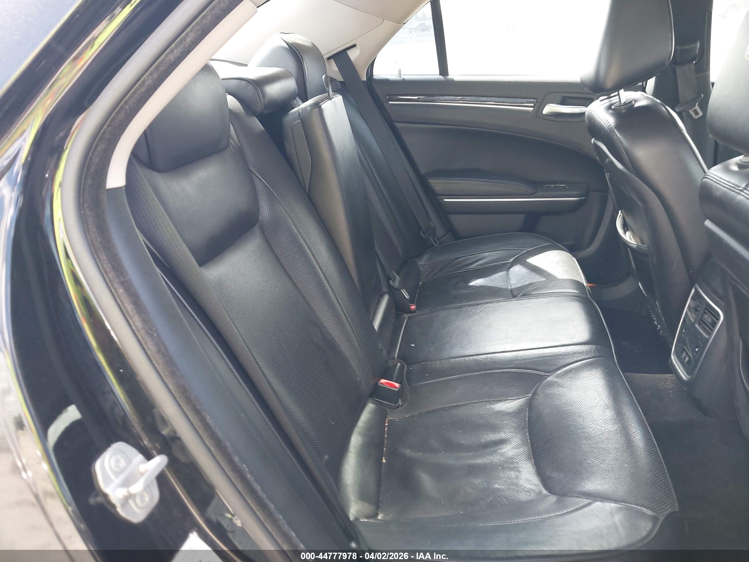 CHRYSLER 300 image 8