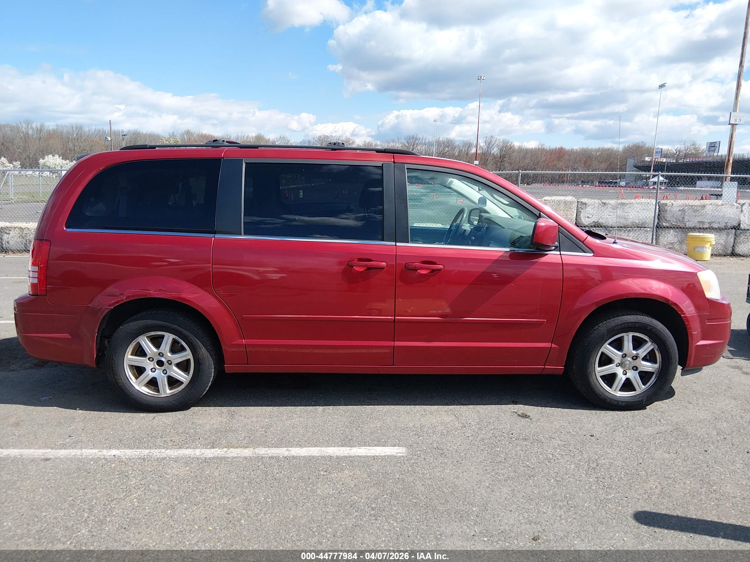 CHRYSLER TOWN image 6