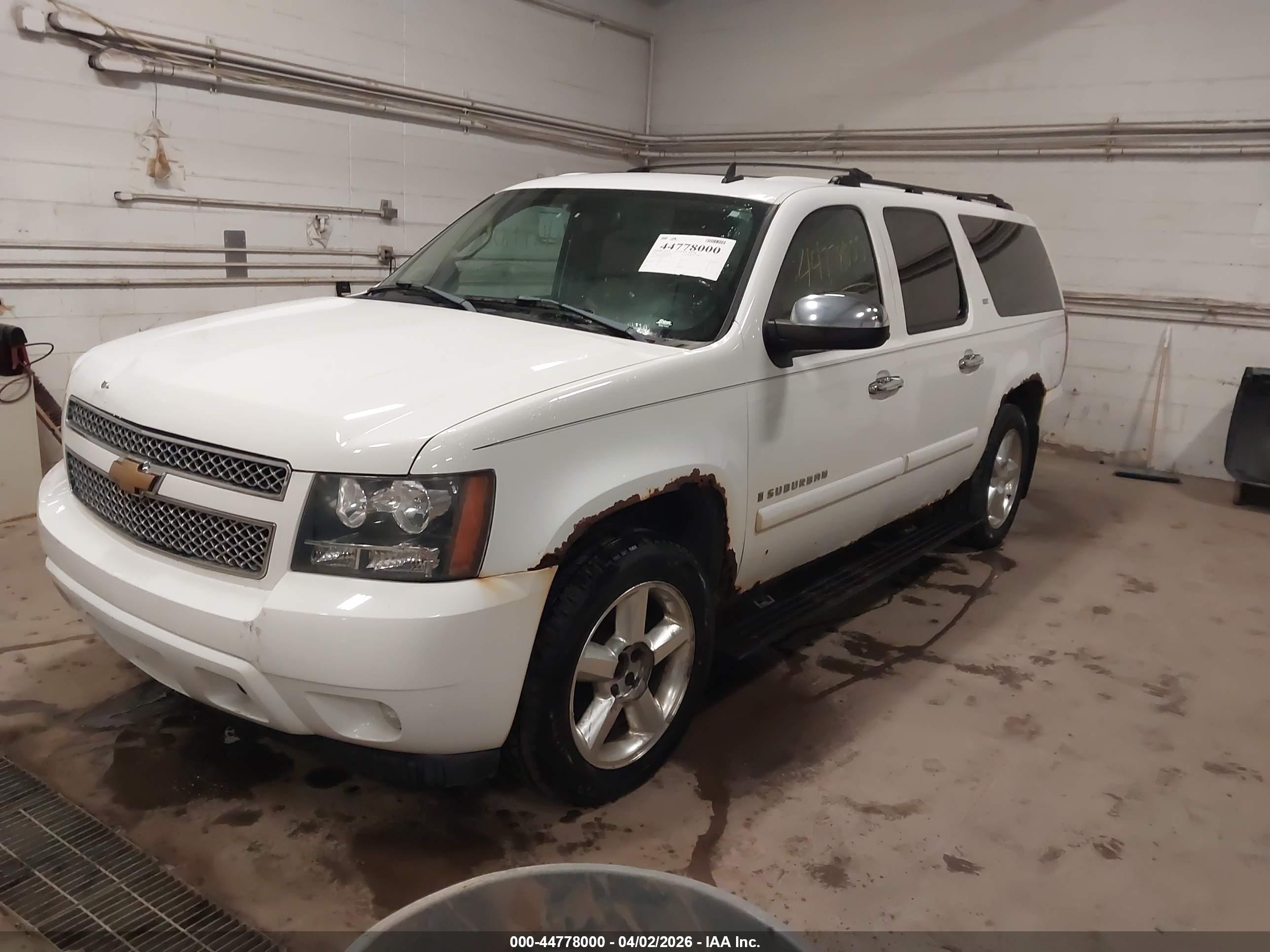 CHEVROLET SUBURBAN image 2