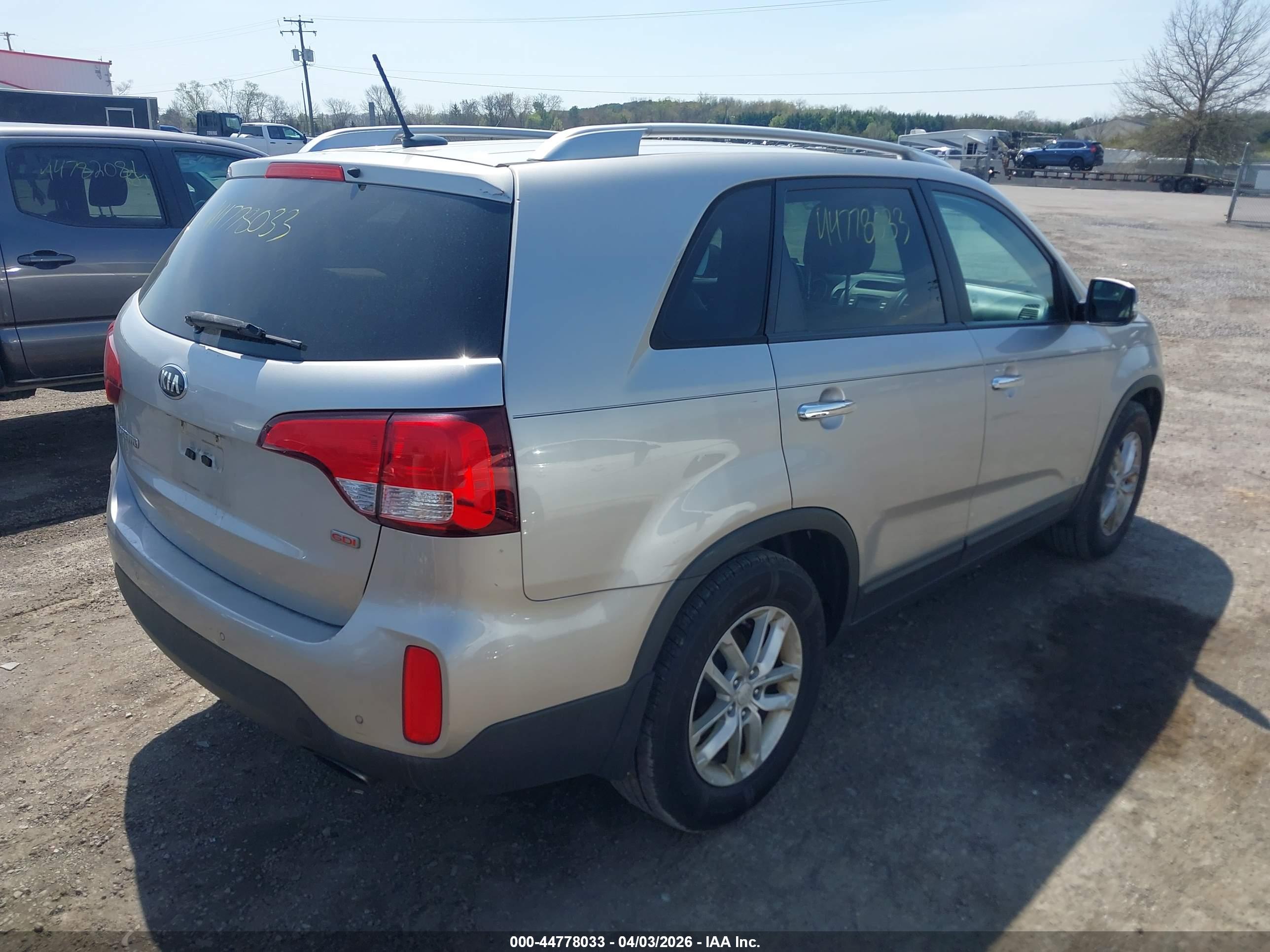 KIA SORENTO image 4