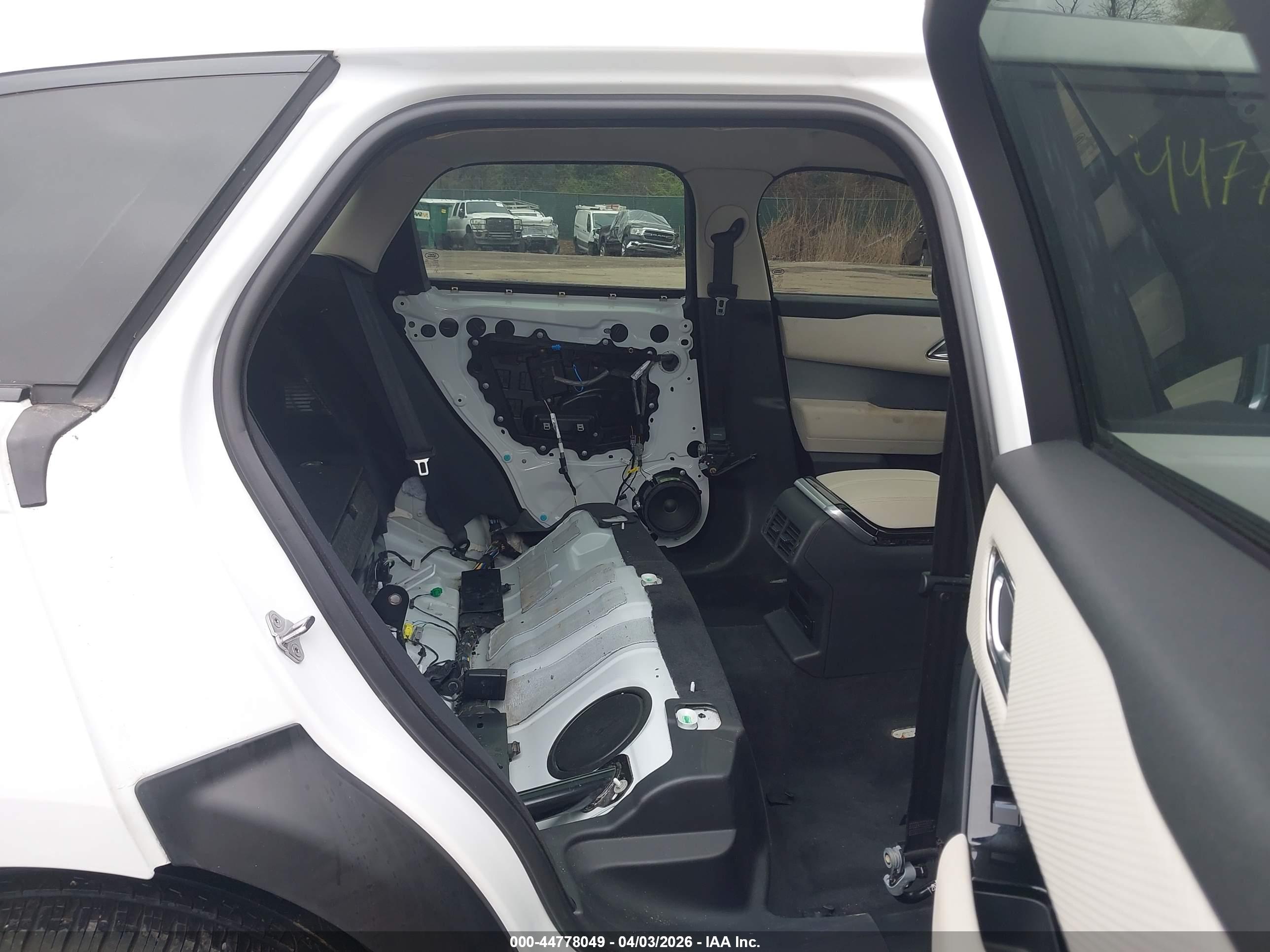 LAND ROVER image 8