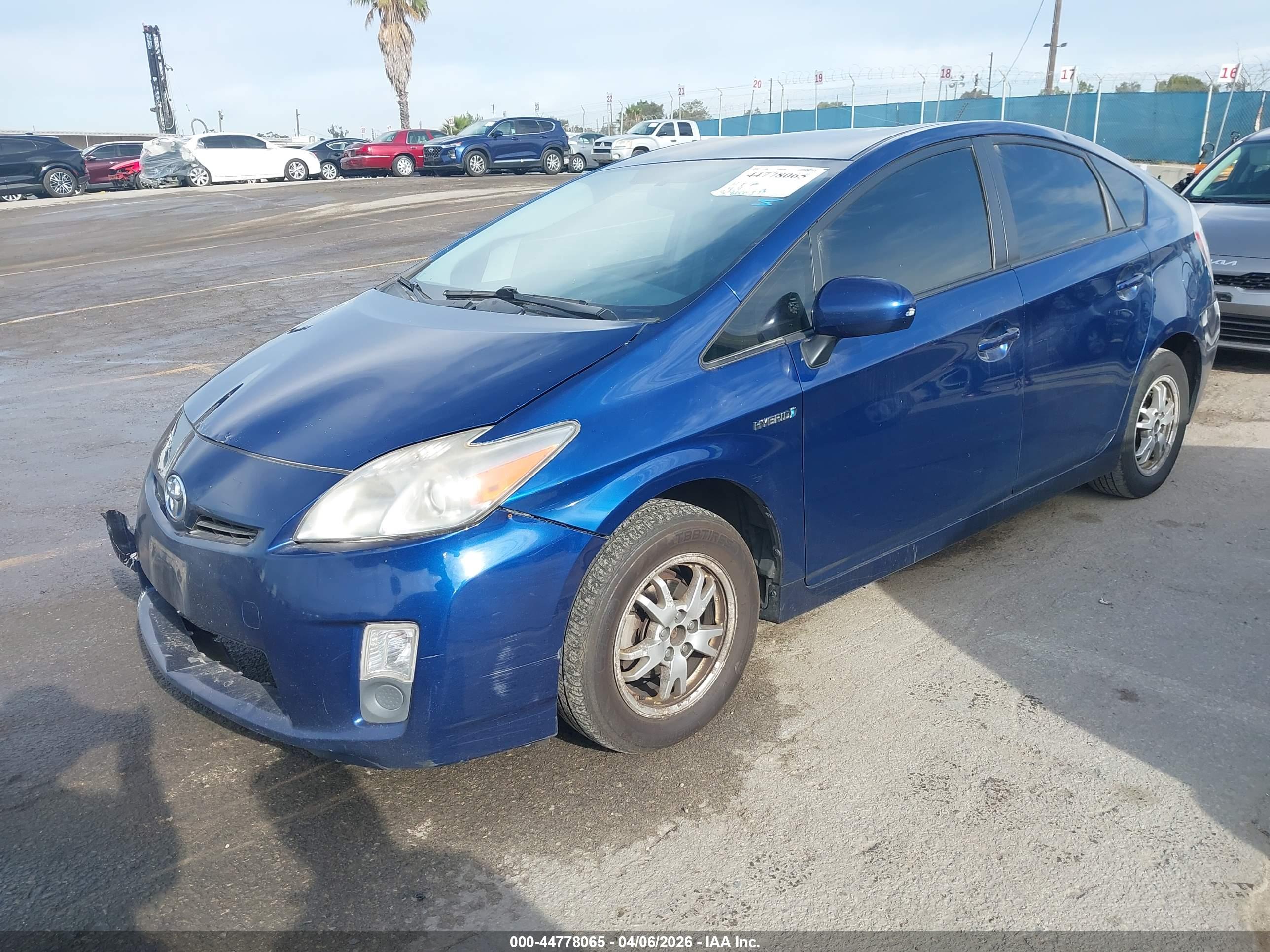 TOYOTA PRIUS image 2
