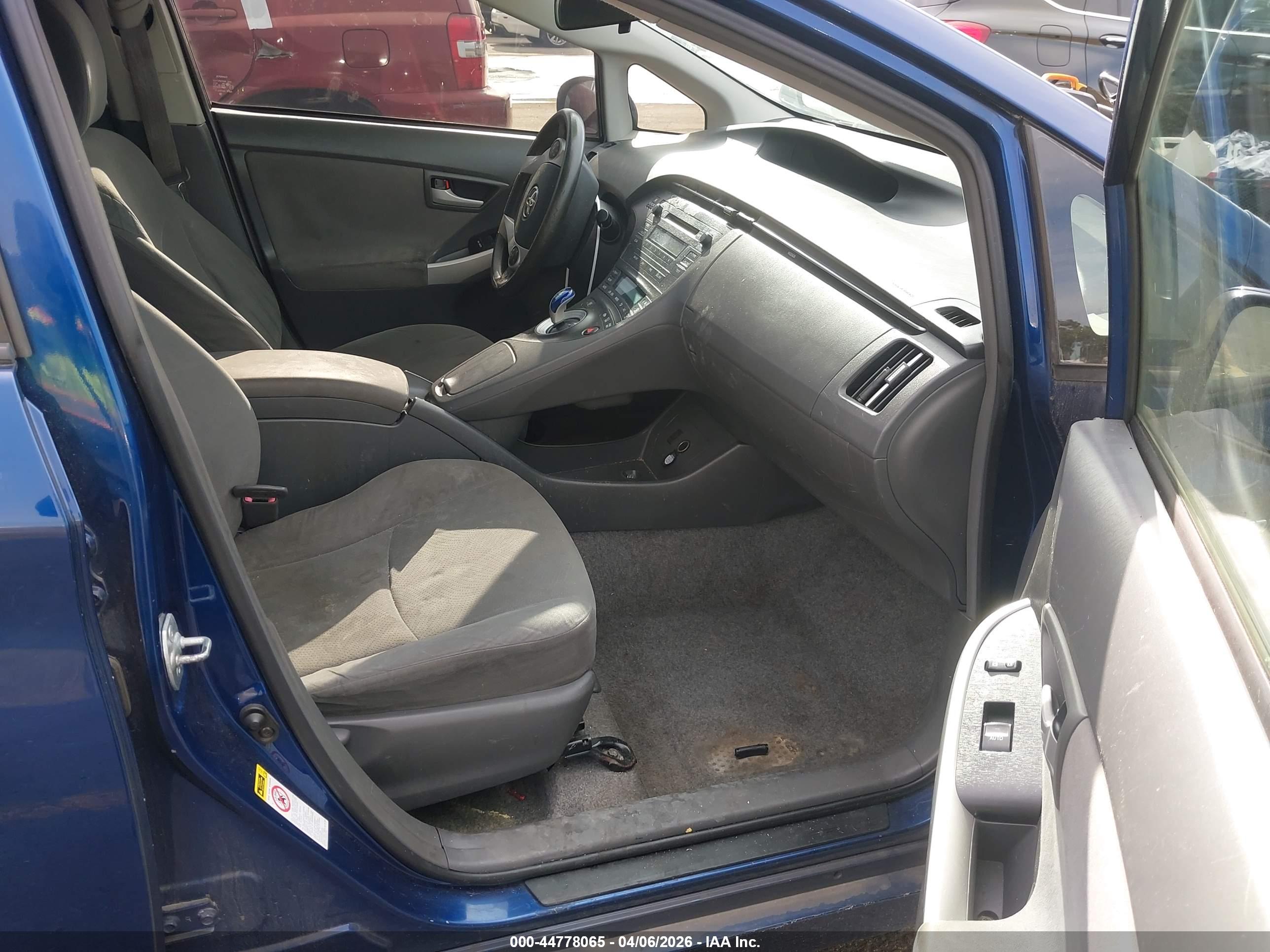 TOYOTA PRIUS image 5