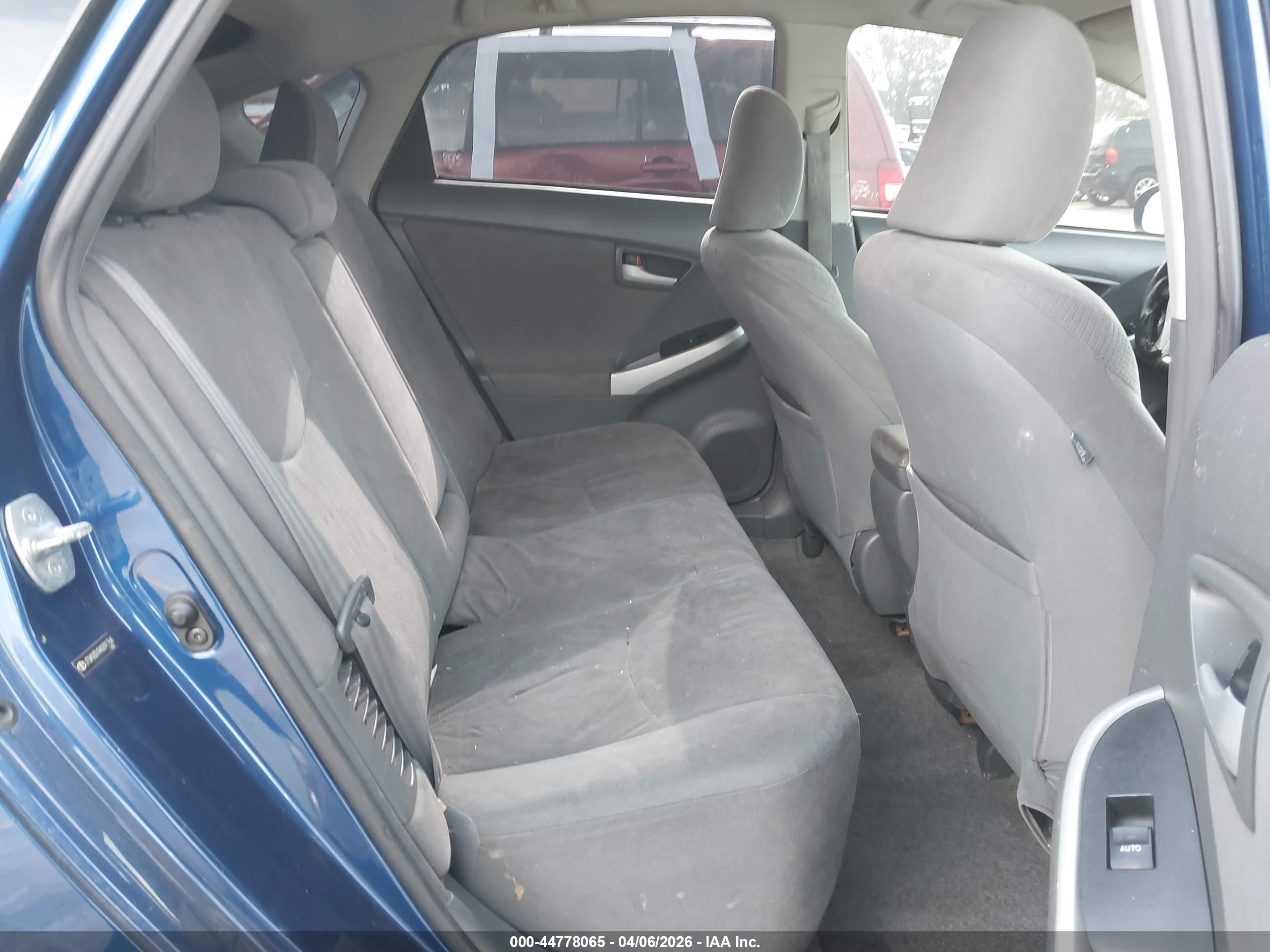 TOYOTA PRIUS image 8