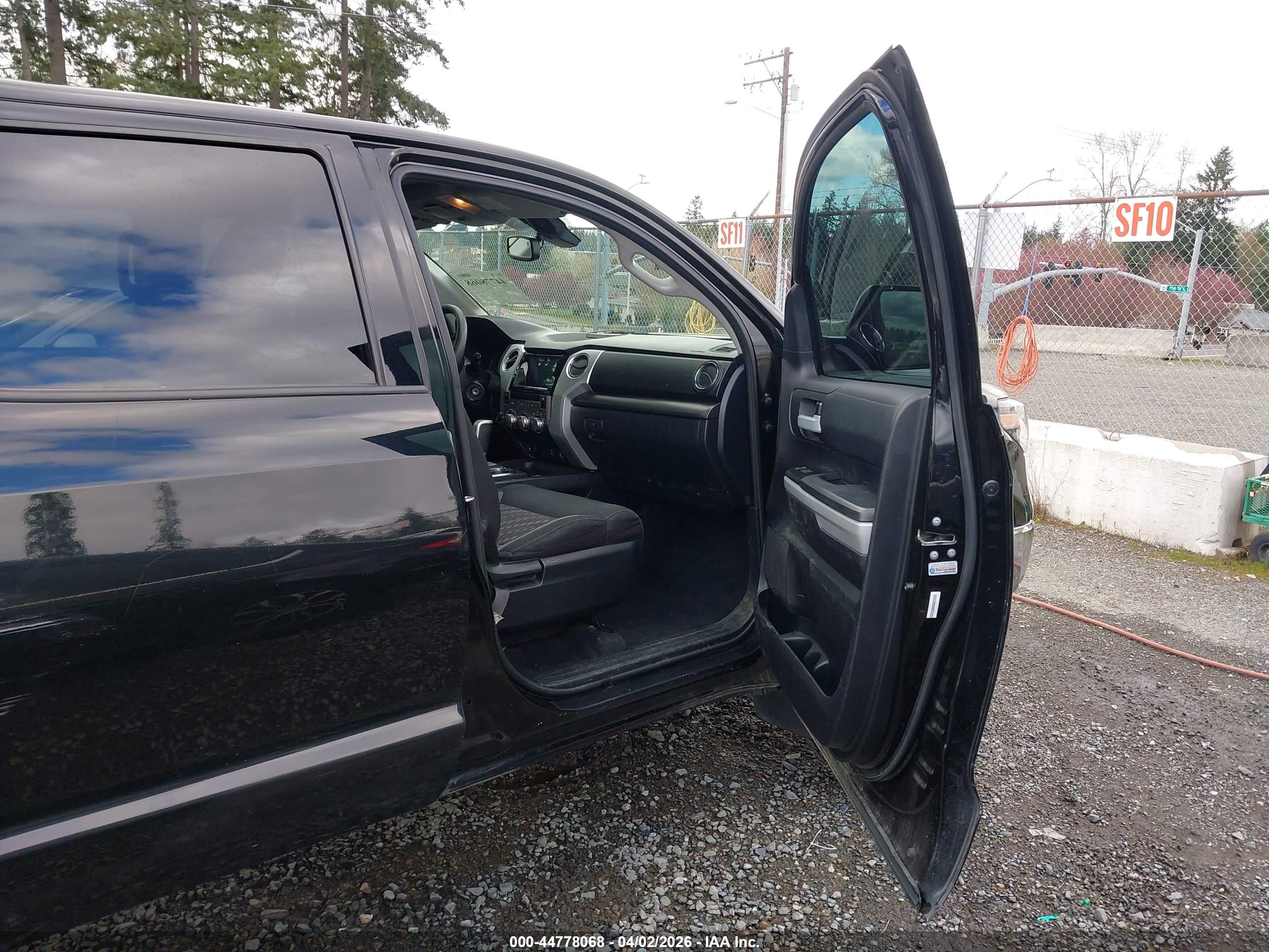TOYOTA TUNDRA image 5
