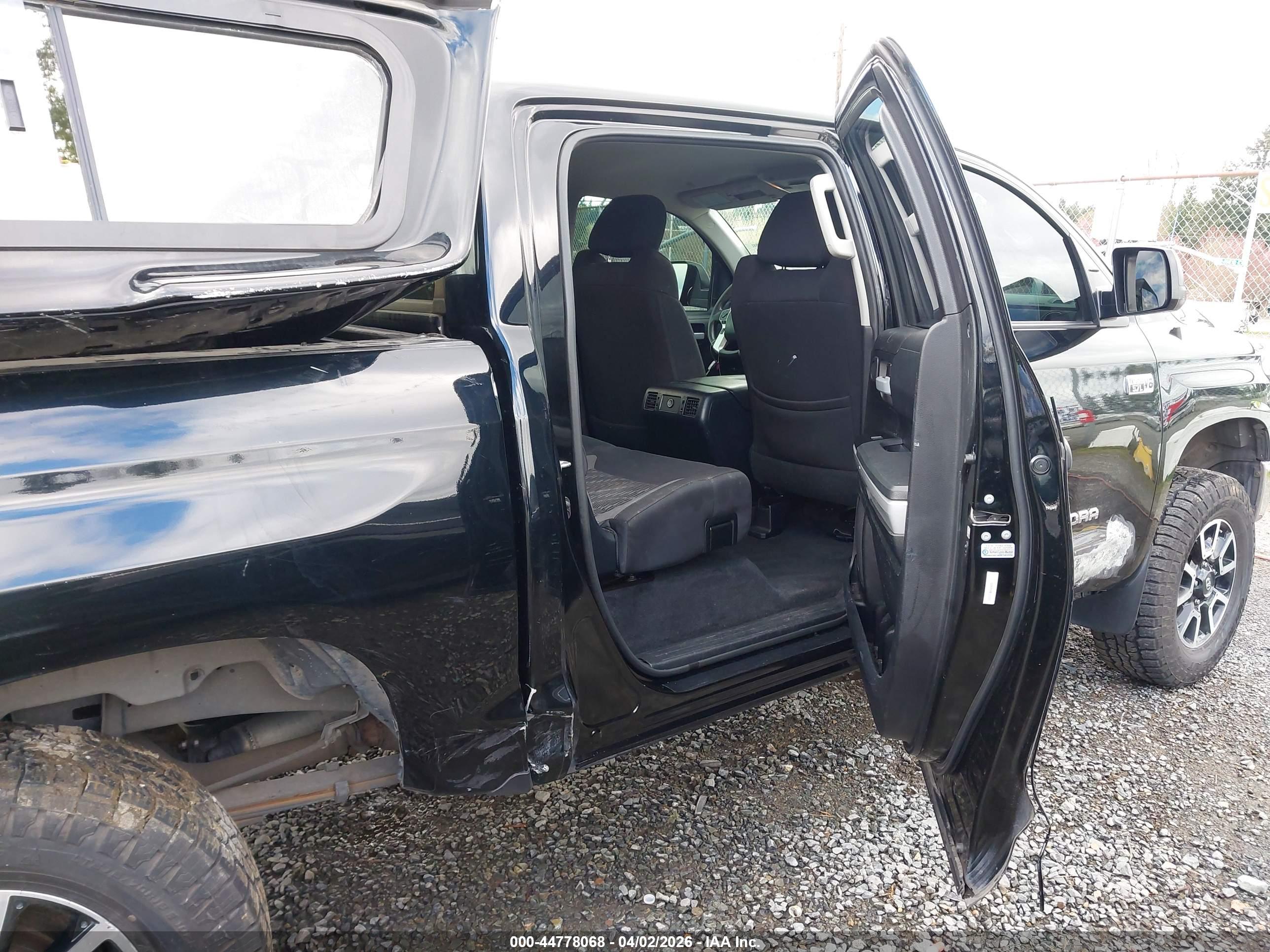 TOYOTA TUNDRA image 8