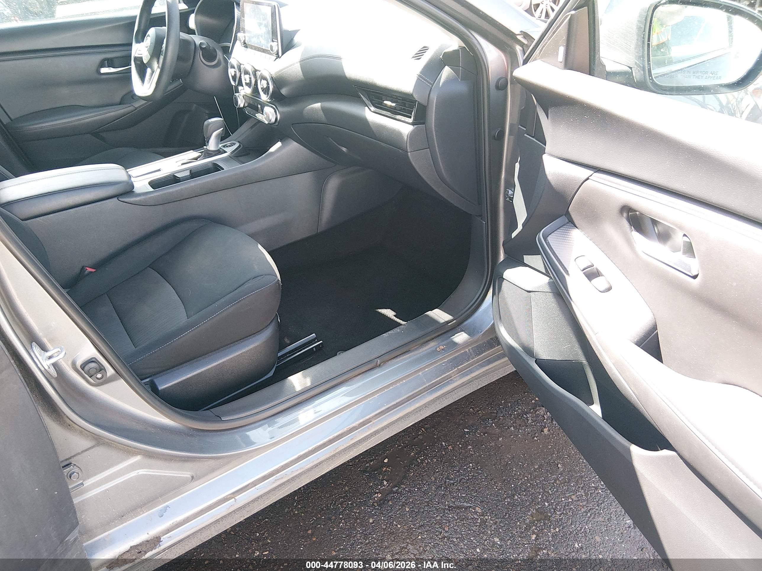 NISSAN SENTRA image 5