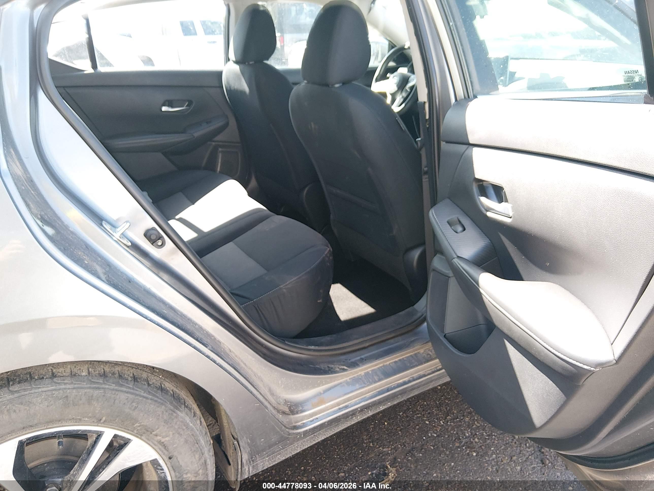 NISSAN SENTRA image 8