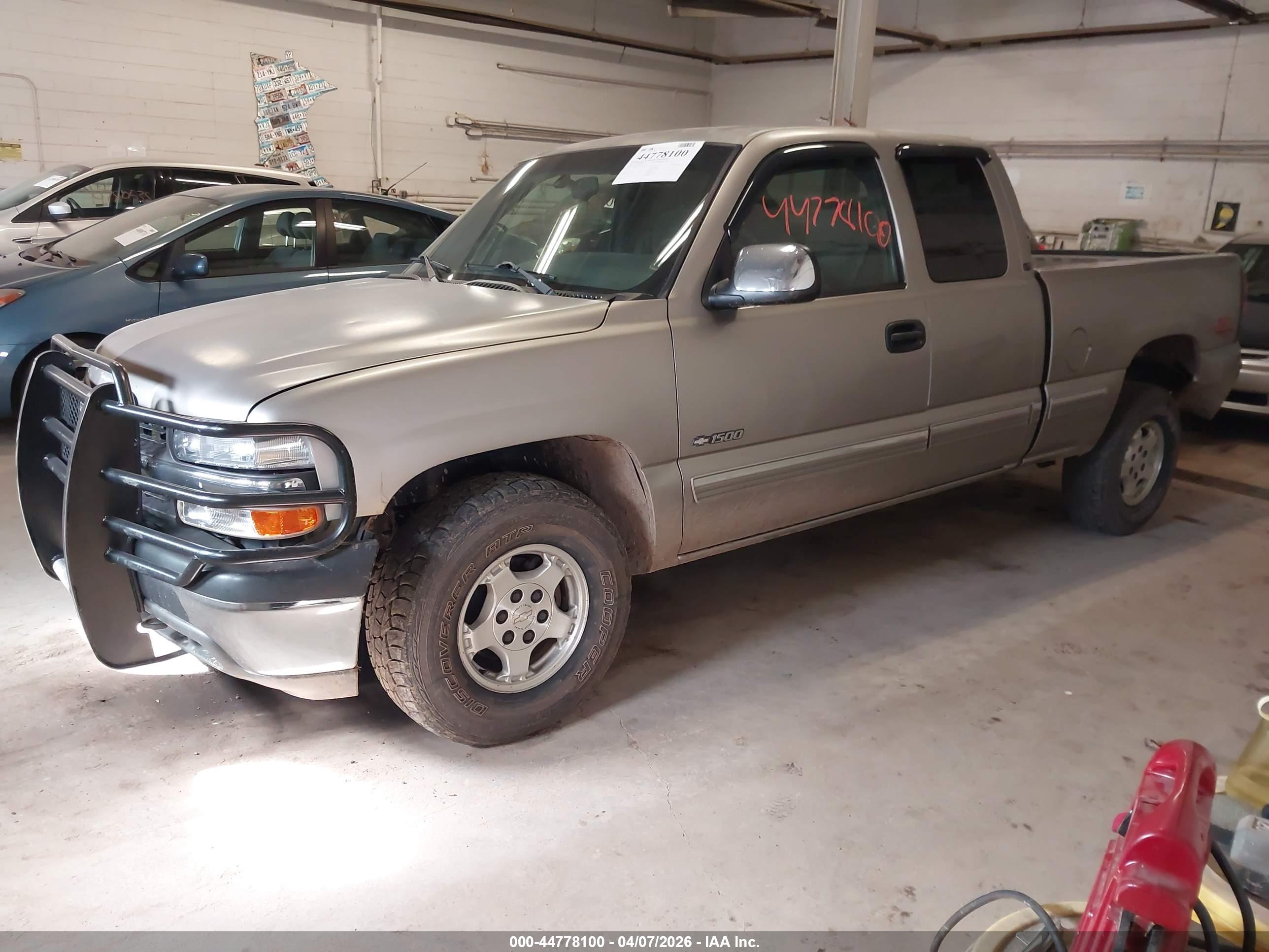 CHEVROLET SILVERADO image 2