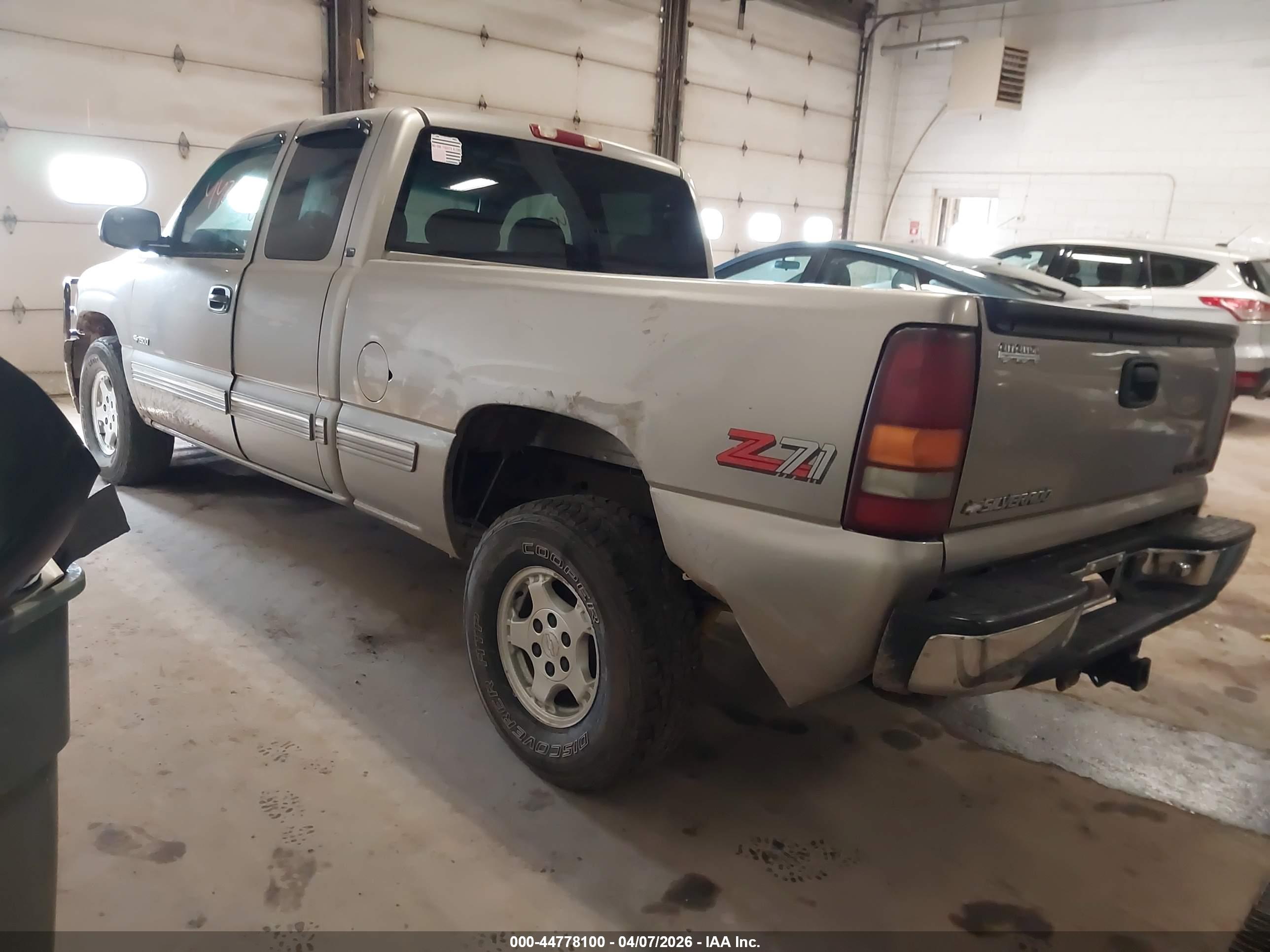 CHEVROLET SILVERADO image 3