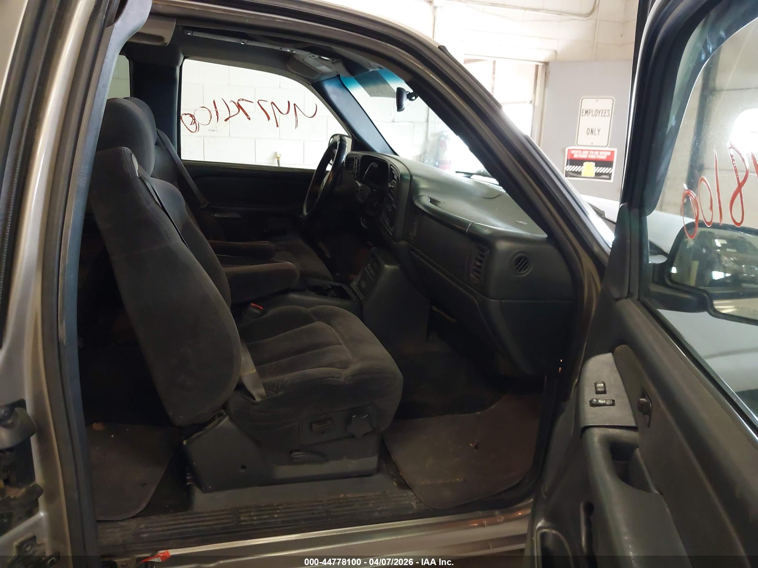 CHEVROLET SILVERADO image 5