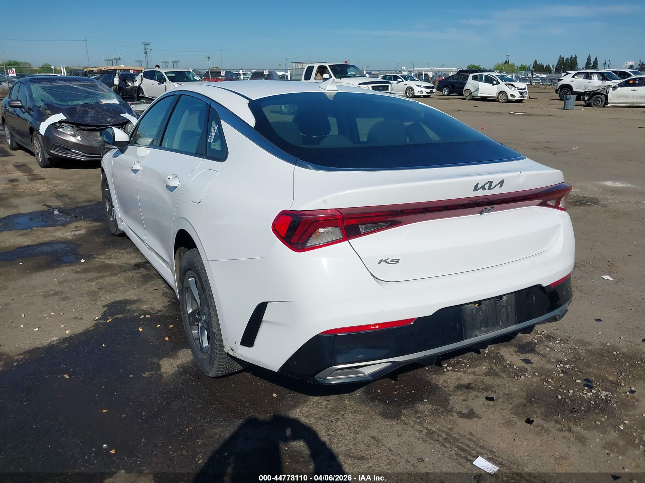 KIA K5 image 3