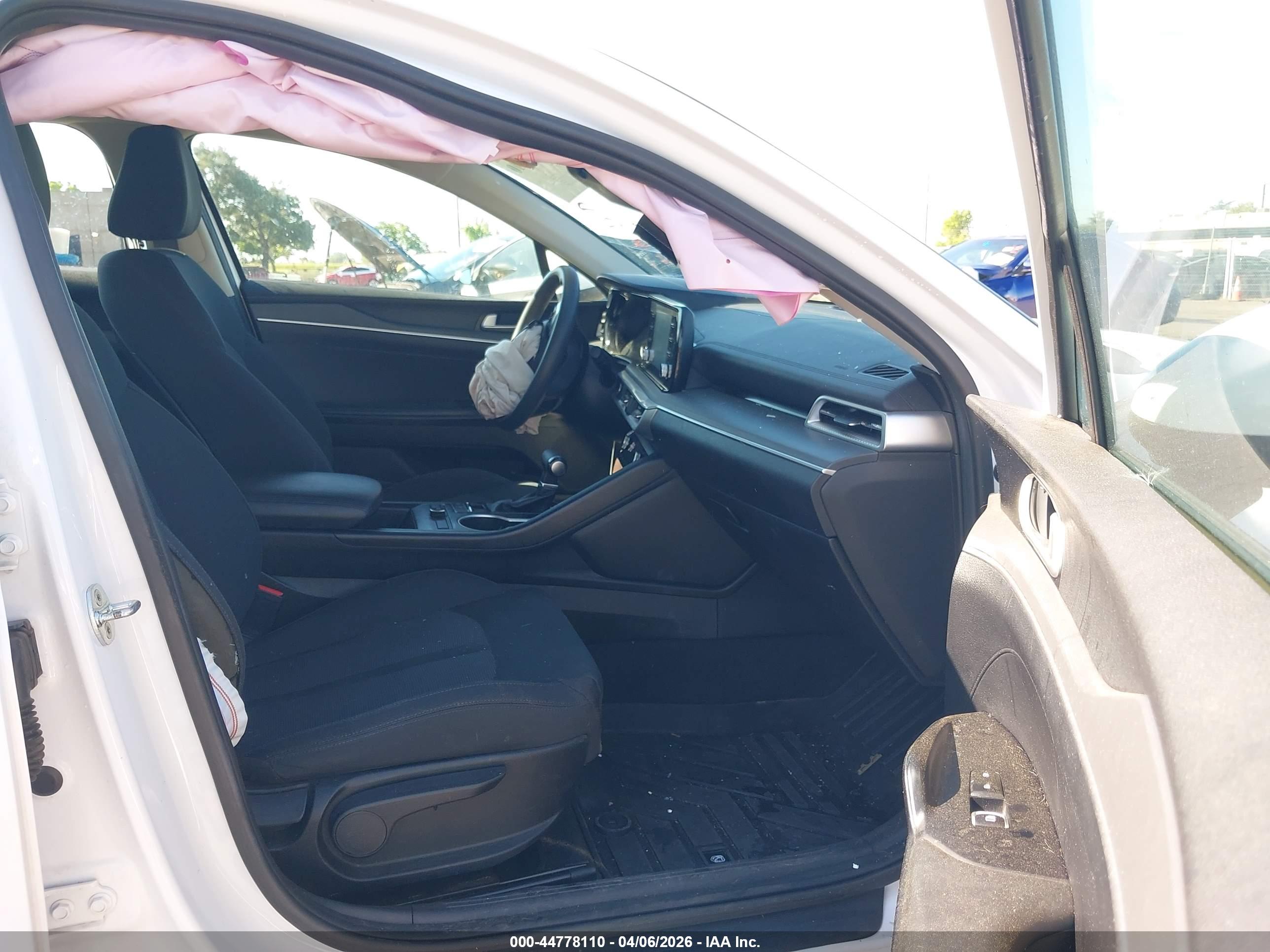 KIA K5 image 5