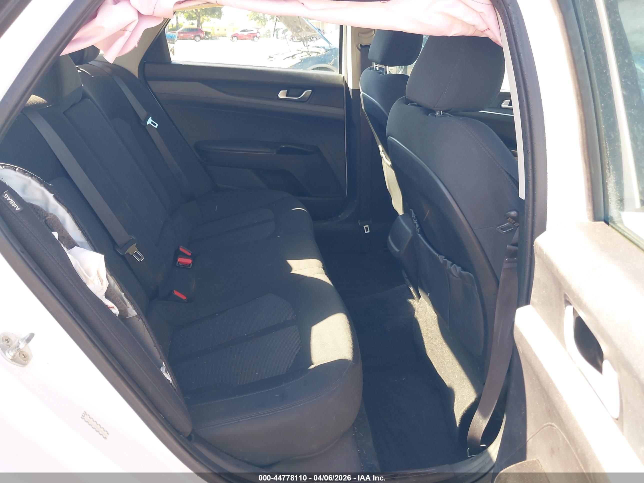 KIA K5 image 8