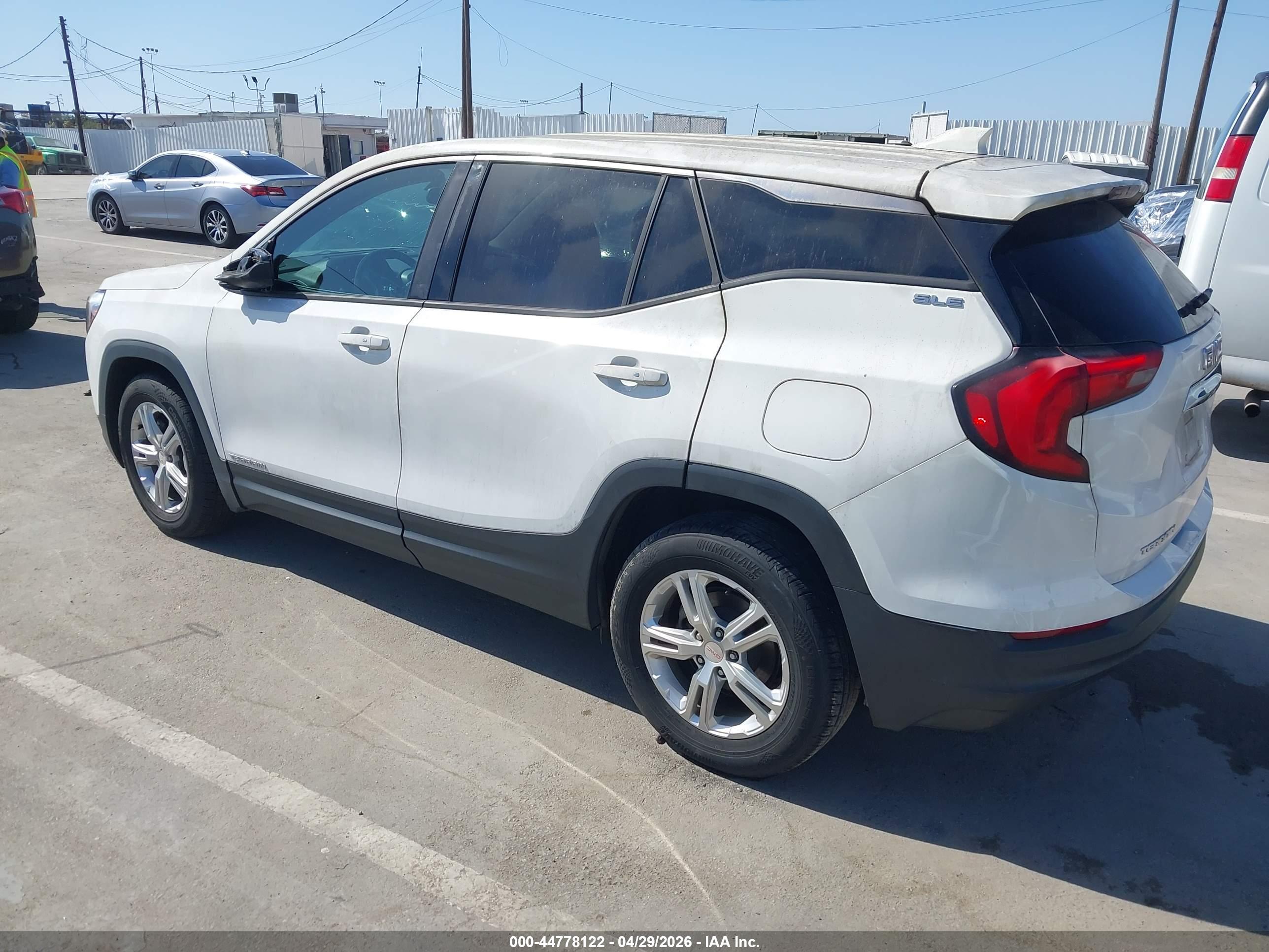 GMC TERRAIN image 3