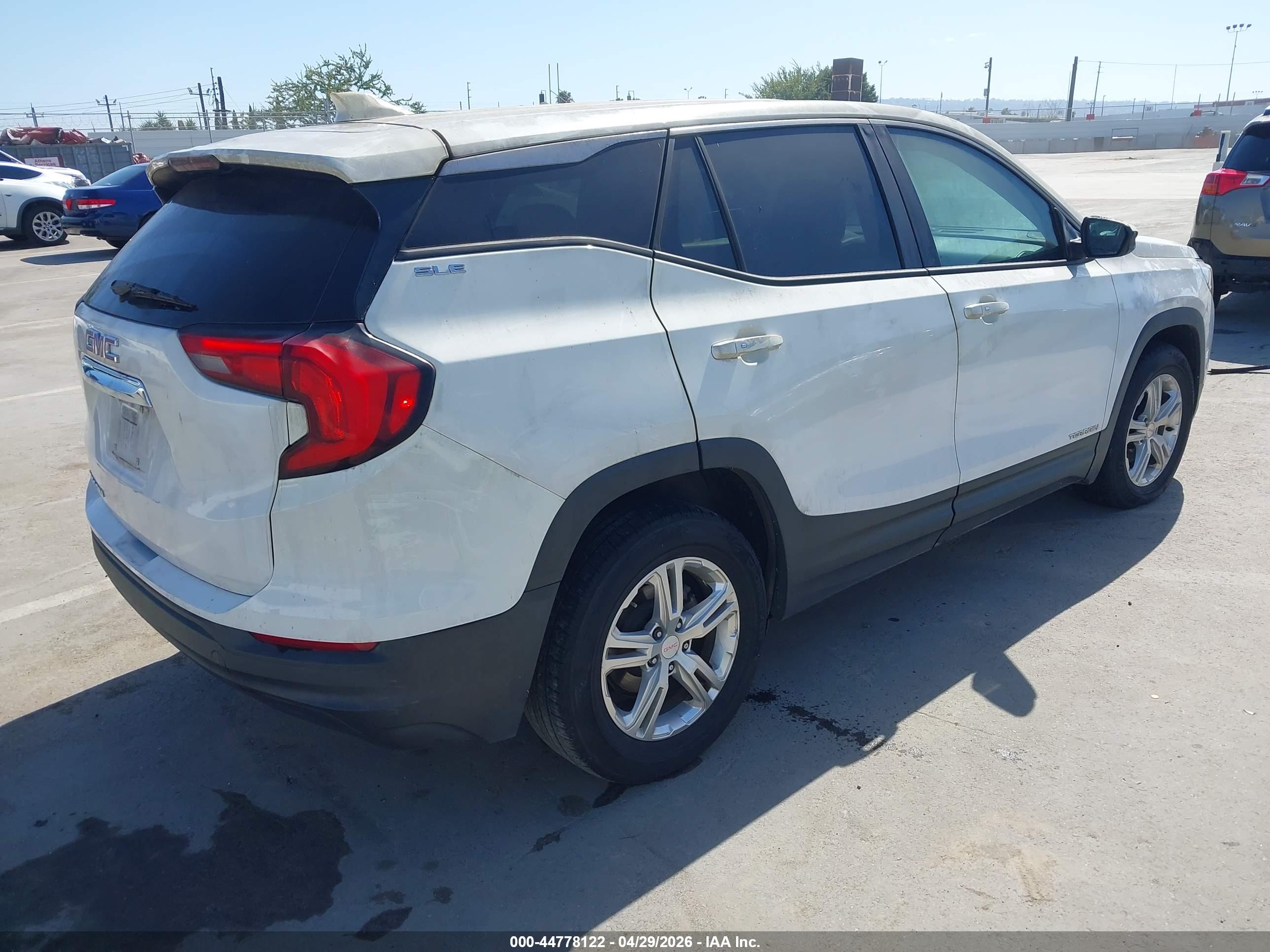 GMC TERRAIN image 4