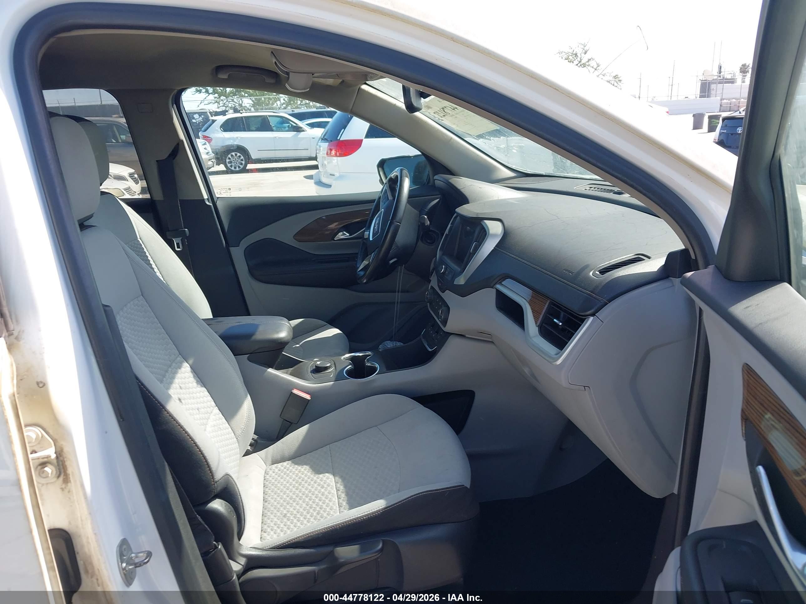 GMC TERRAIN image 5