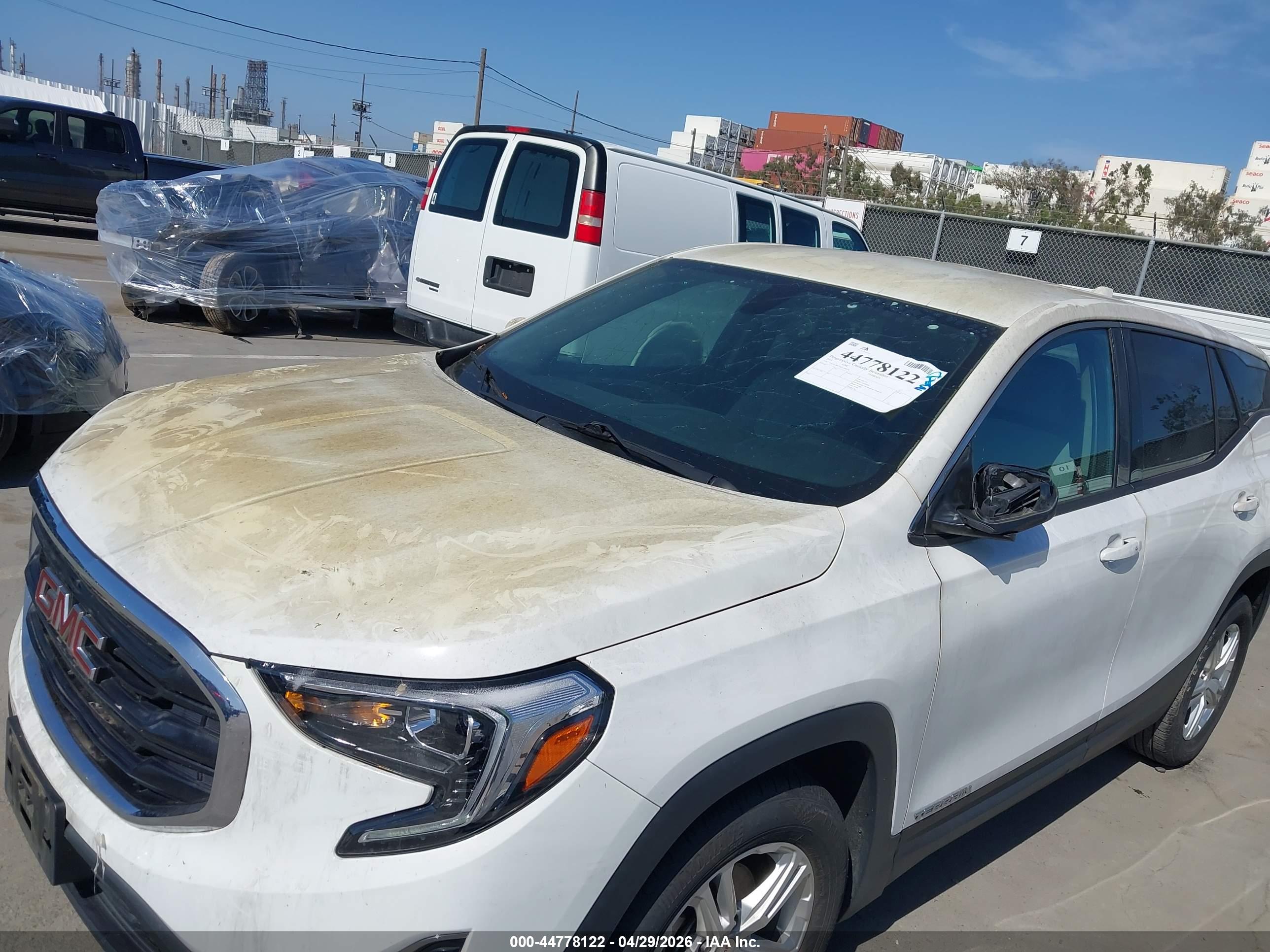 GMC TERRAIN image 6