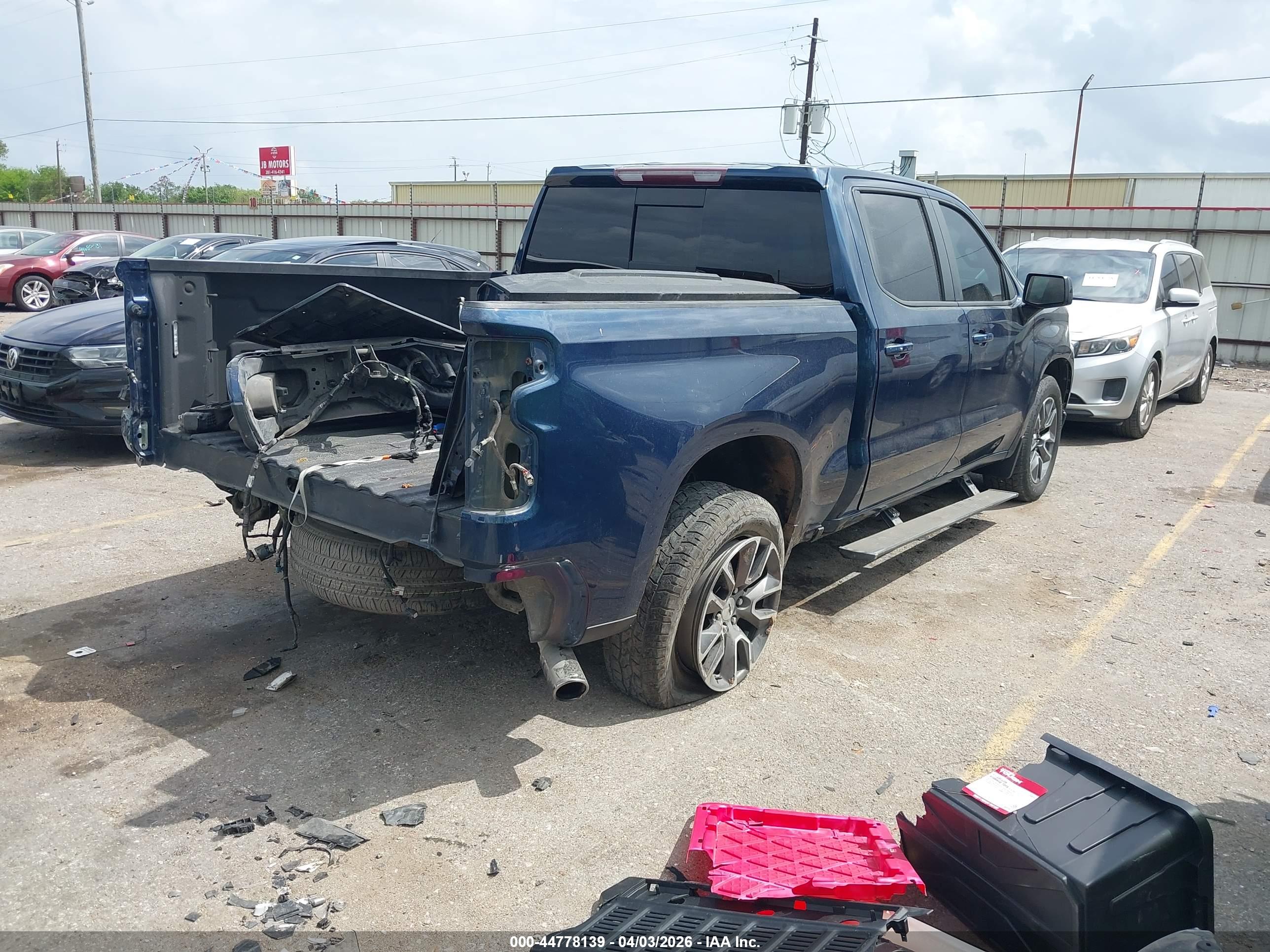 CHEVROLET SILVERADO image 4