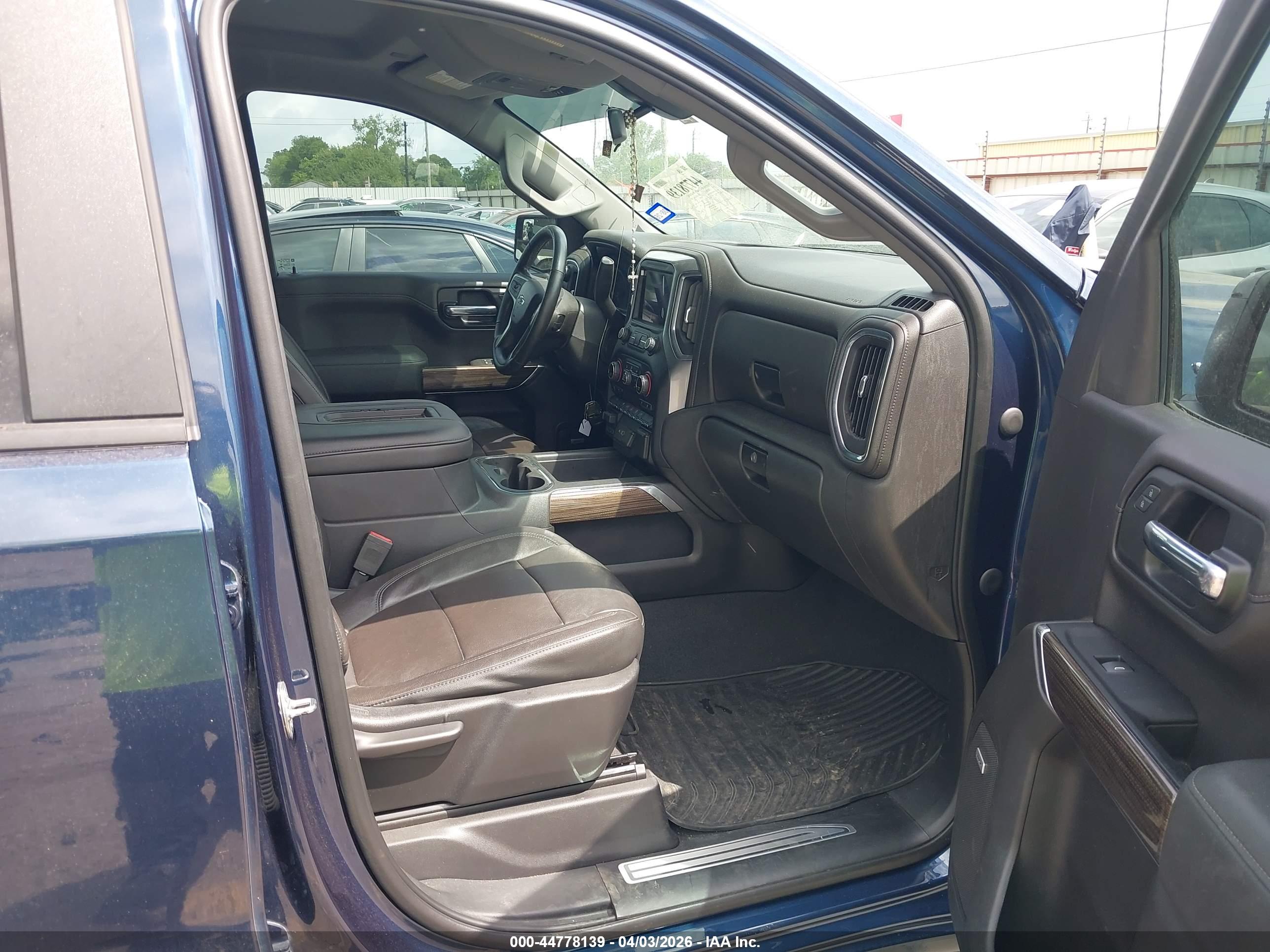CHEVROLET SILVERADO image 5