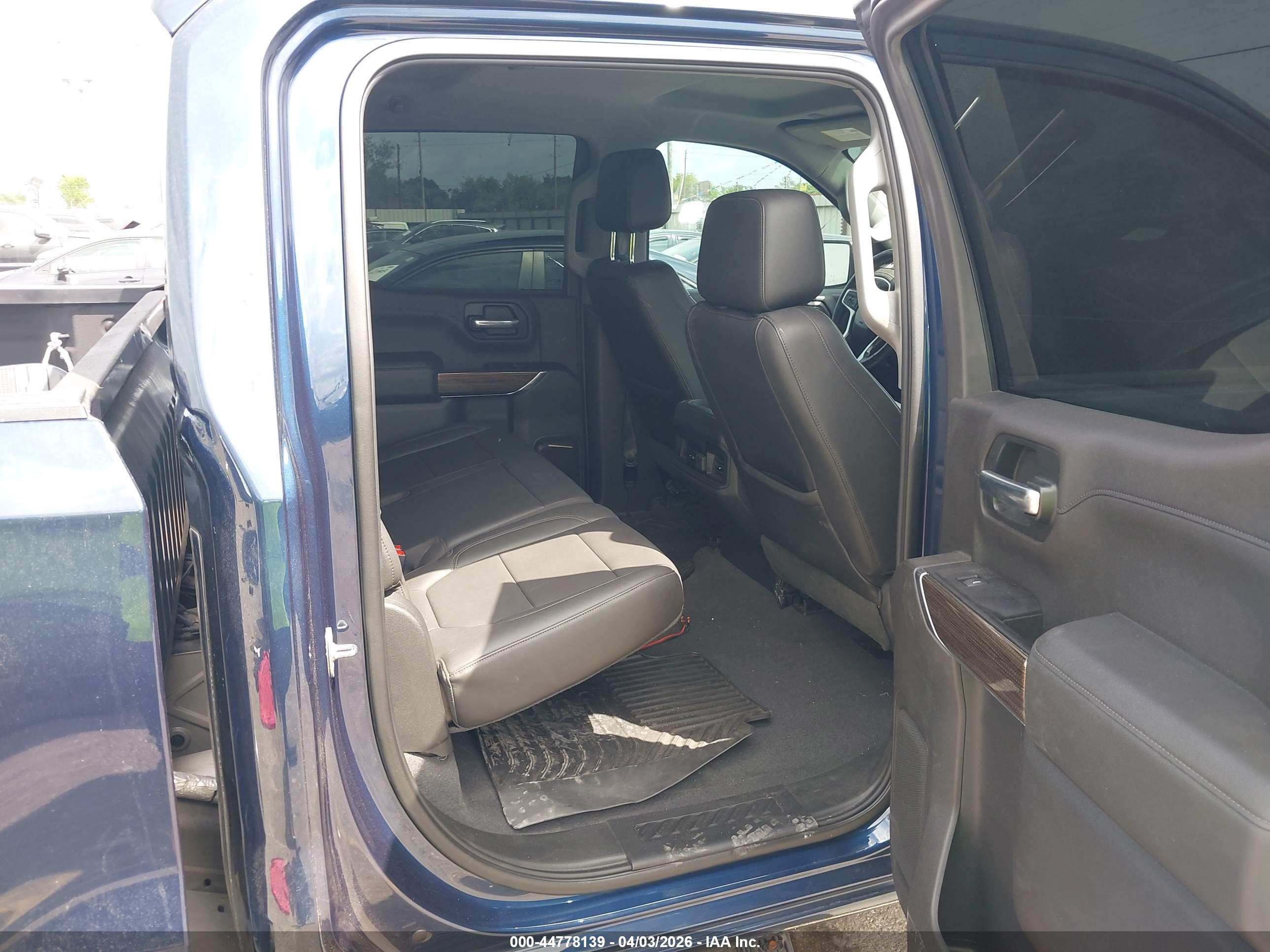 CHEVROLET SILVERADO image 8