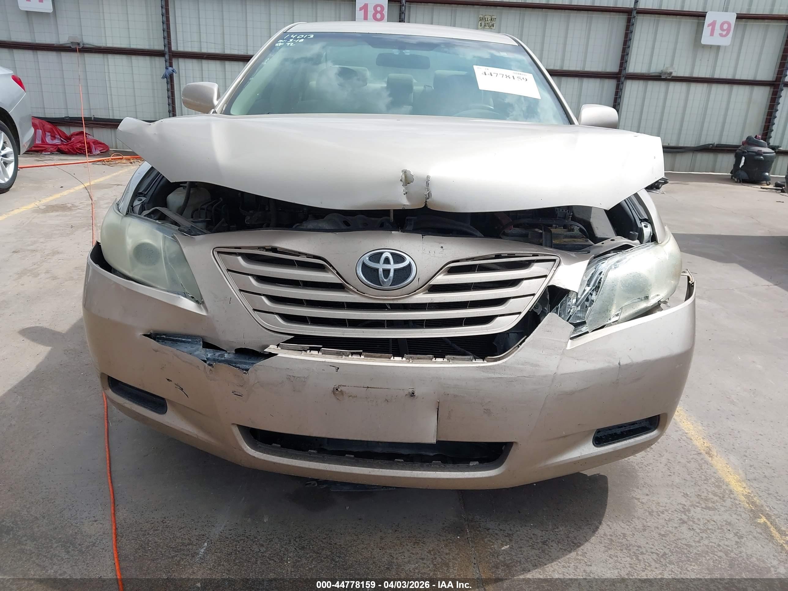 TOYOTA CAMRY image 6