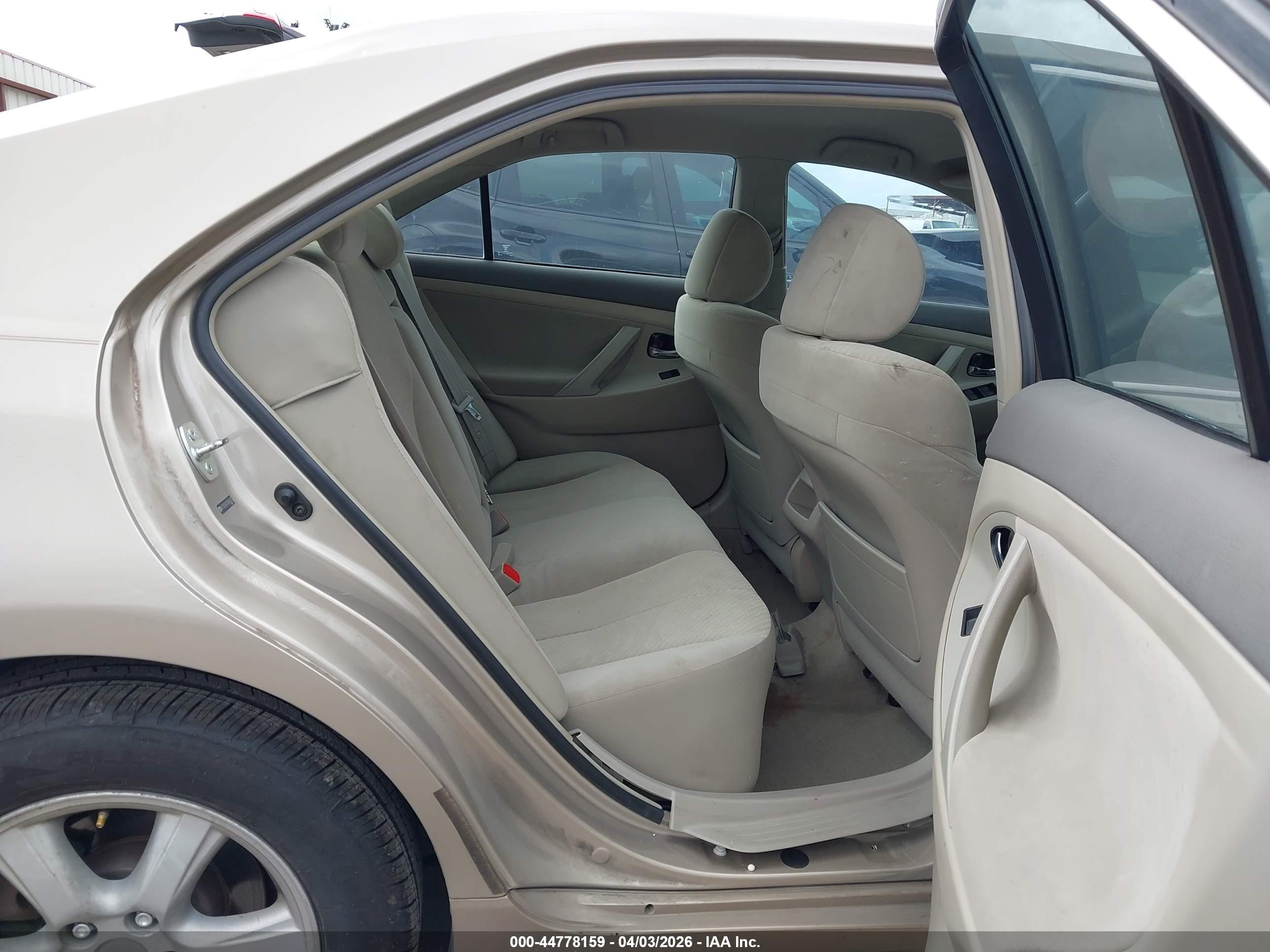 TOYOTA CAMRY image 8
