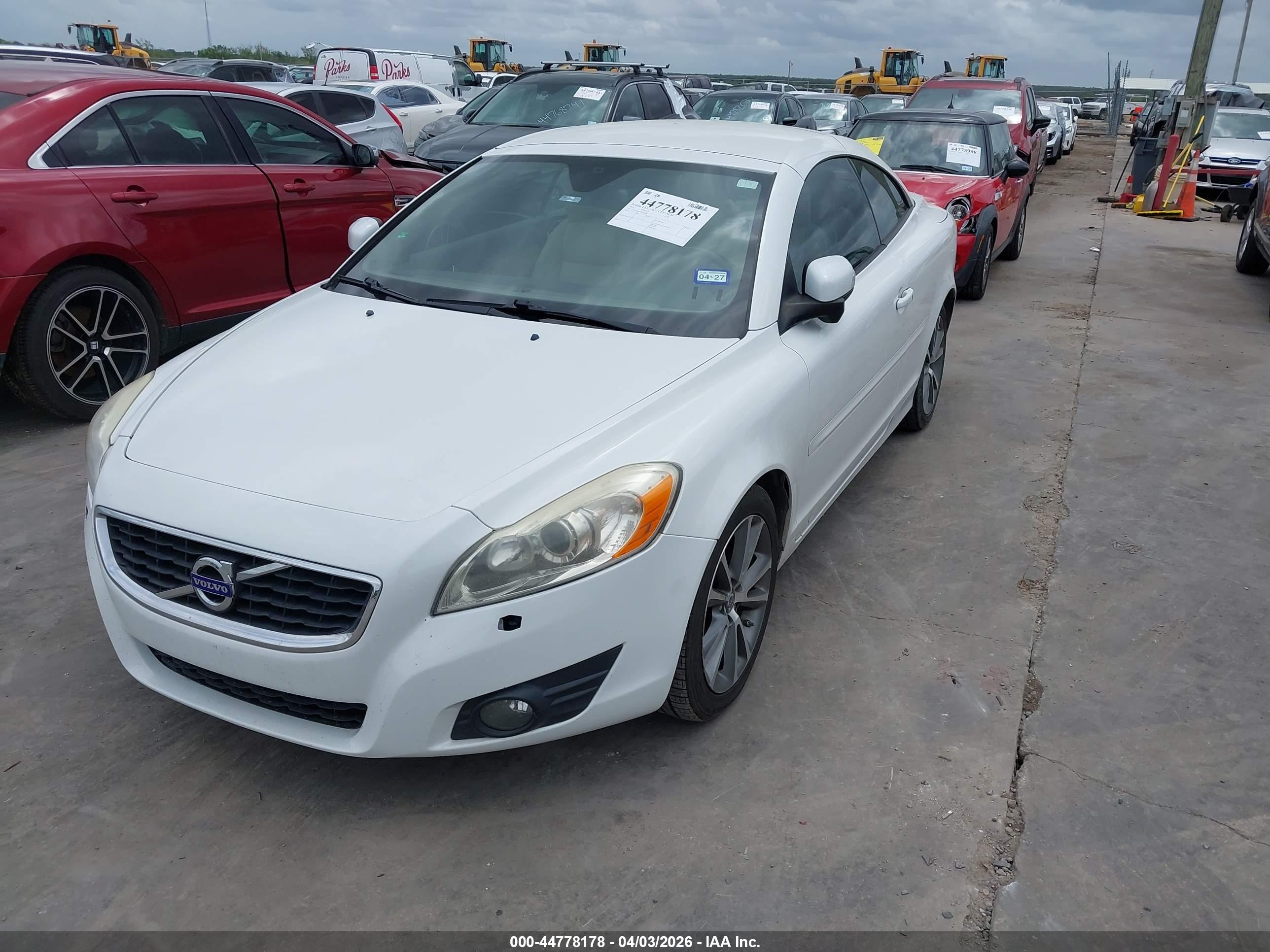 VOLVO C70 image 2