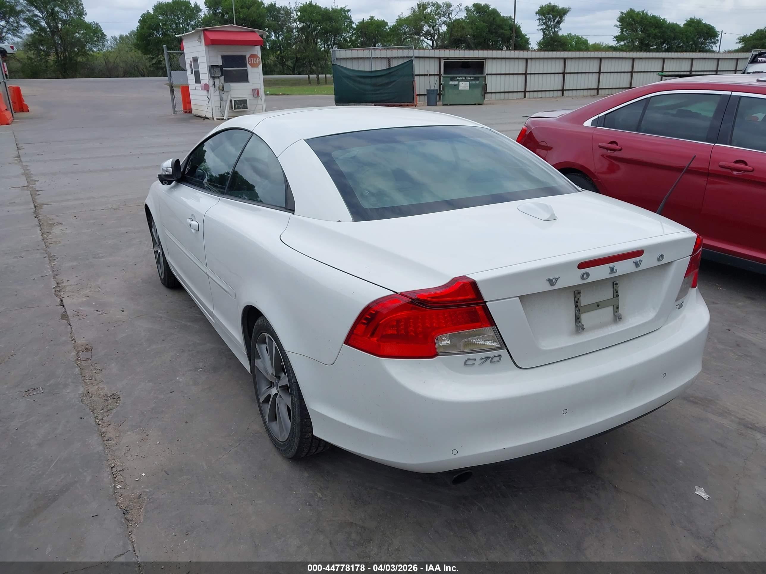 VOLVO C70 image 3