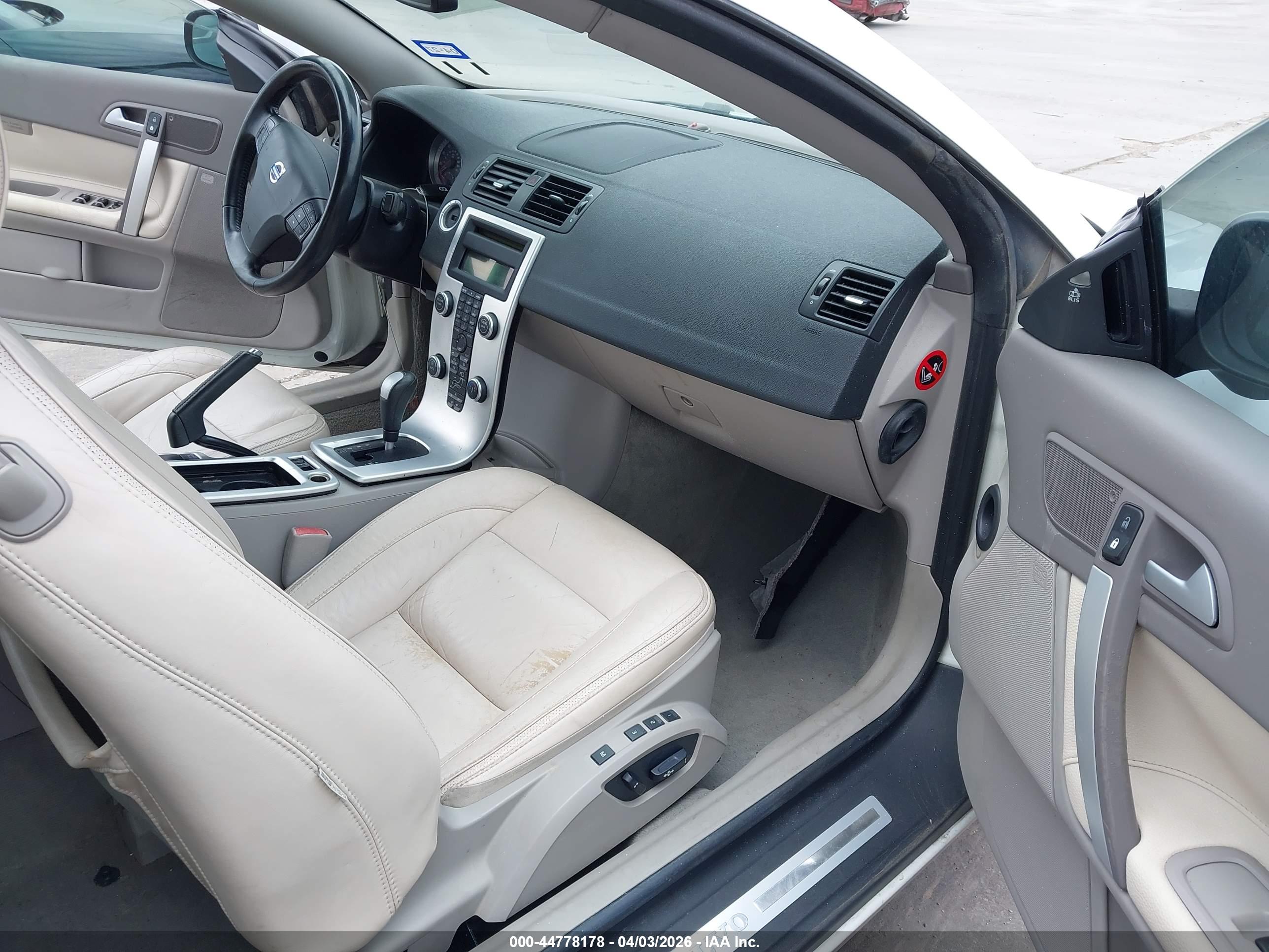 VOLVO C70 image 5