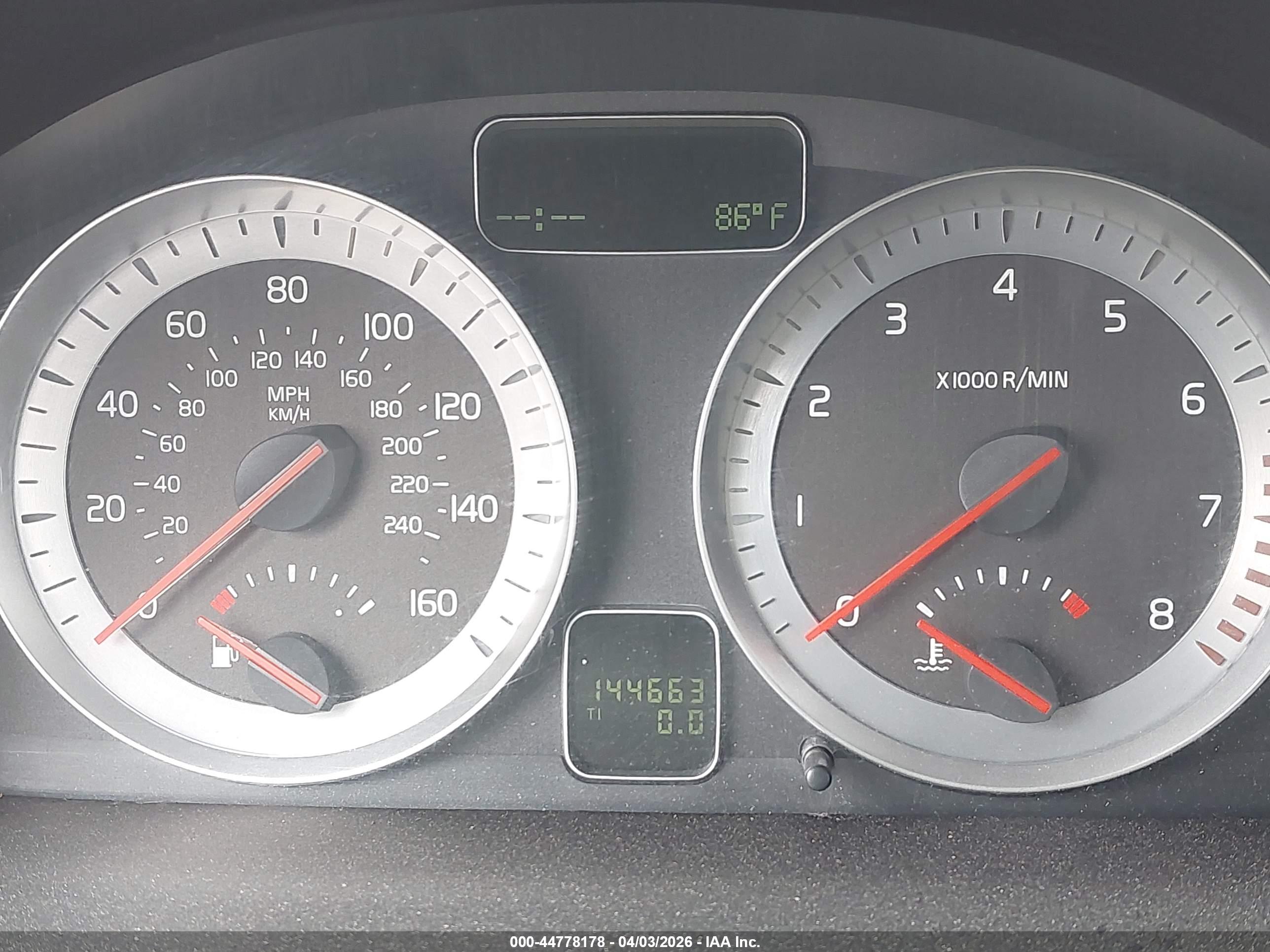 VOLVO C70 image 7