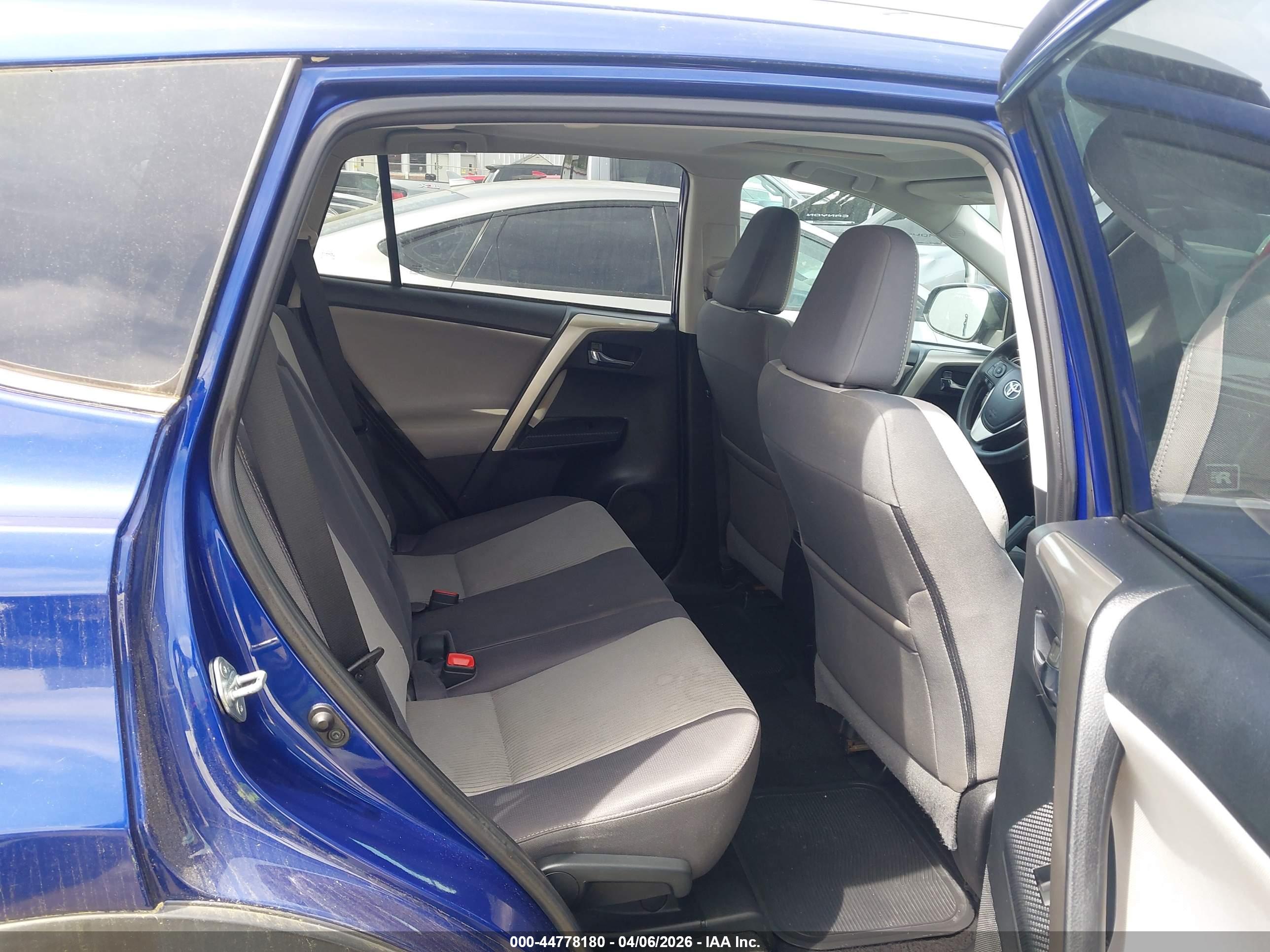 TOYOTA RAV4 image 8