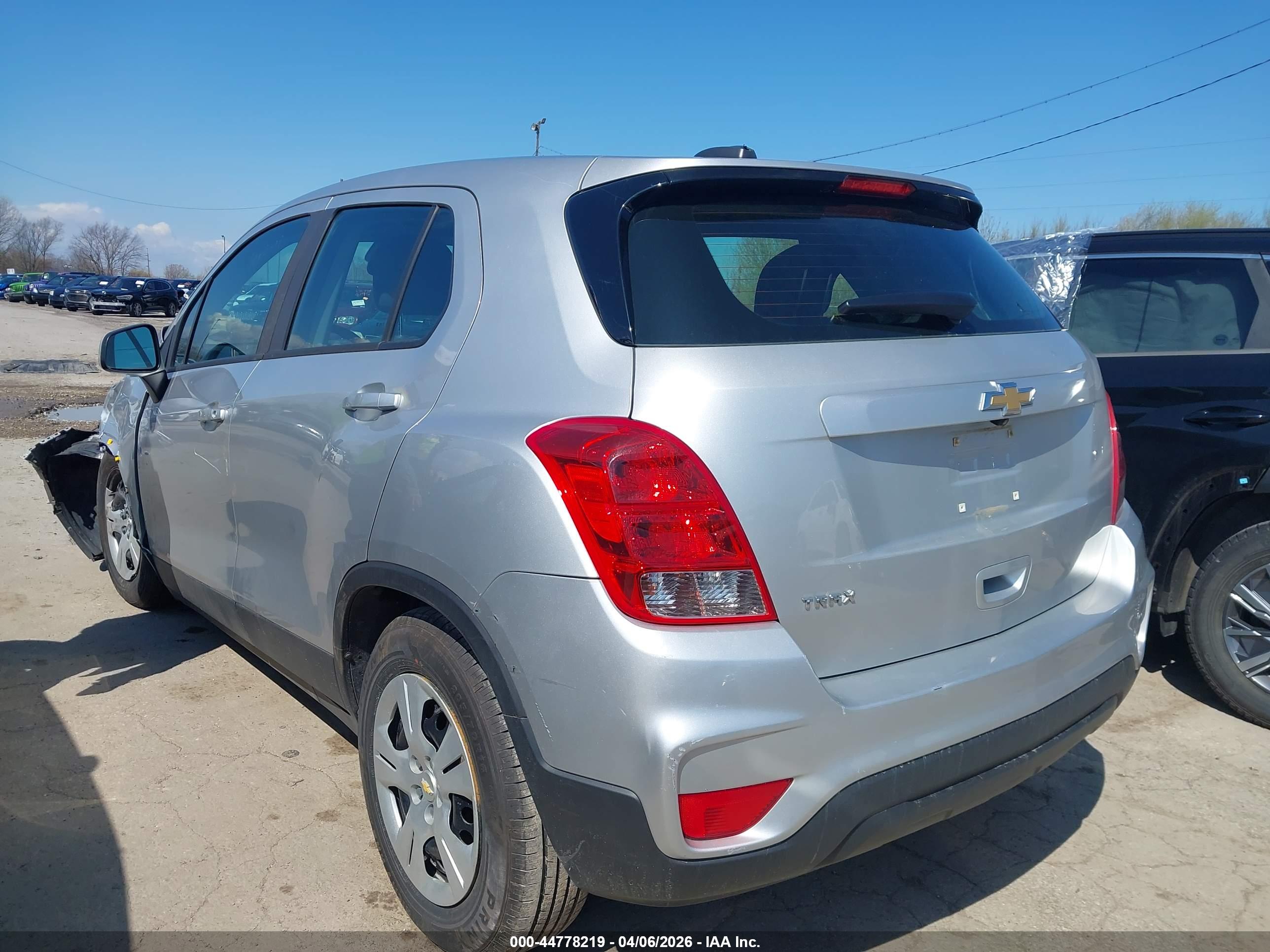 CHEVROLET TRAX image 3