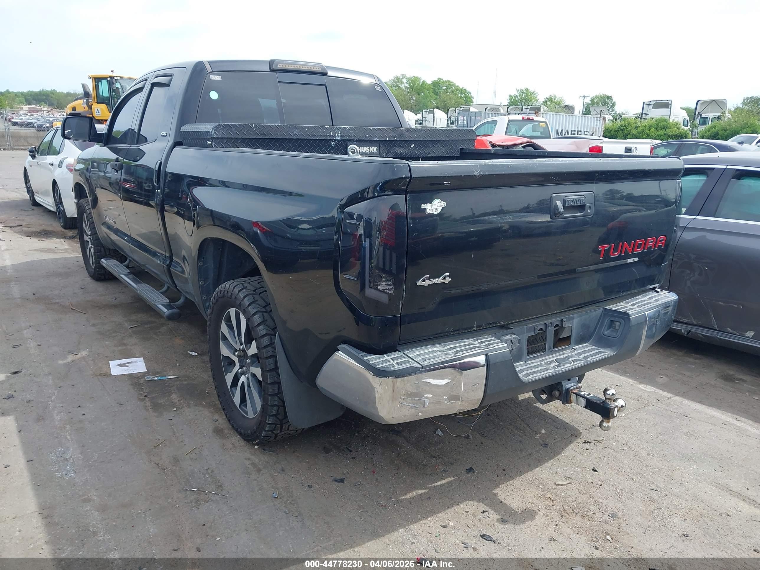 TOYOTA TUNDRA image 3
