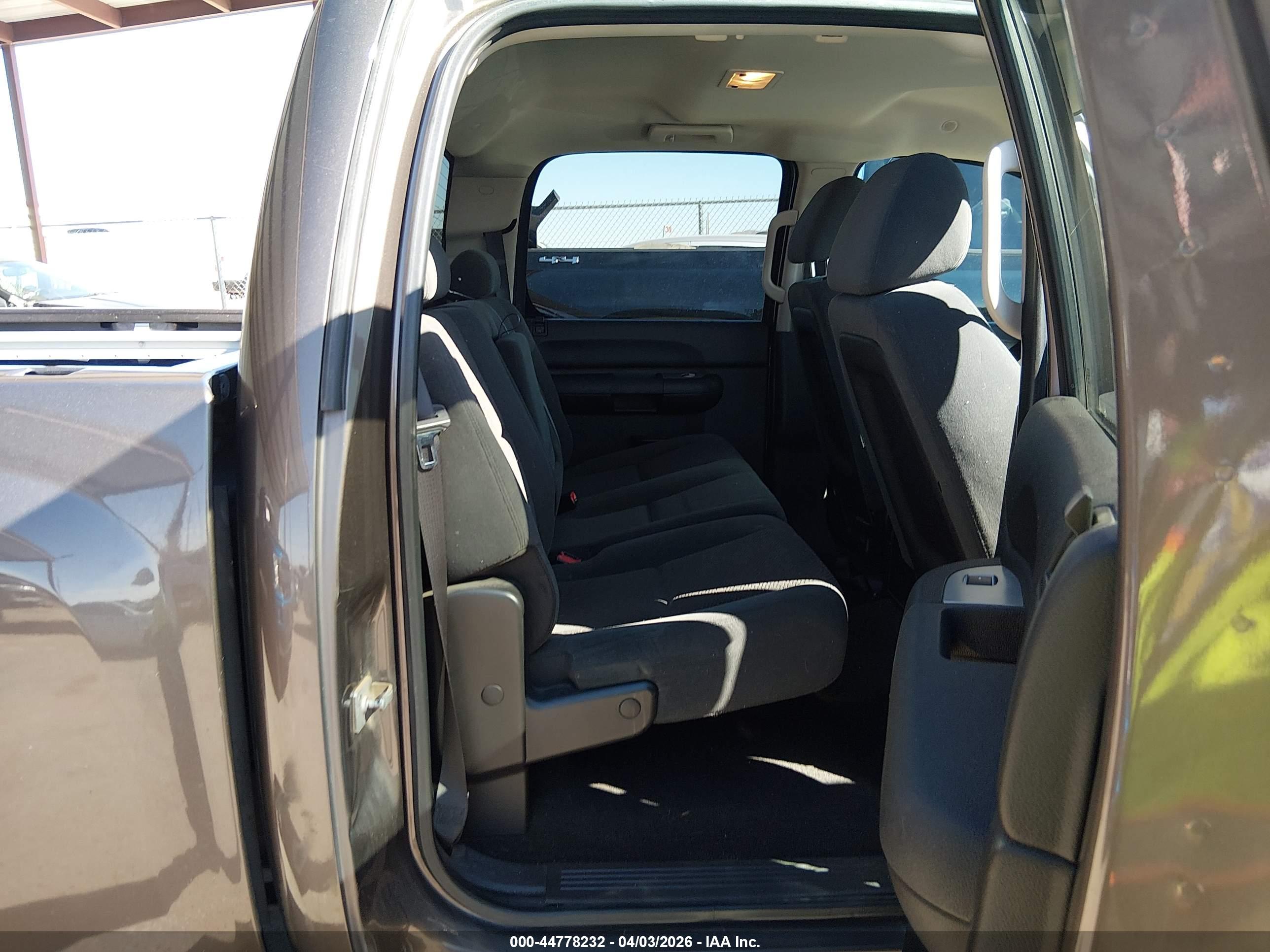 CHEVROLET SILVERADO image 8