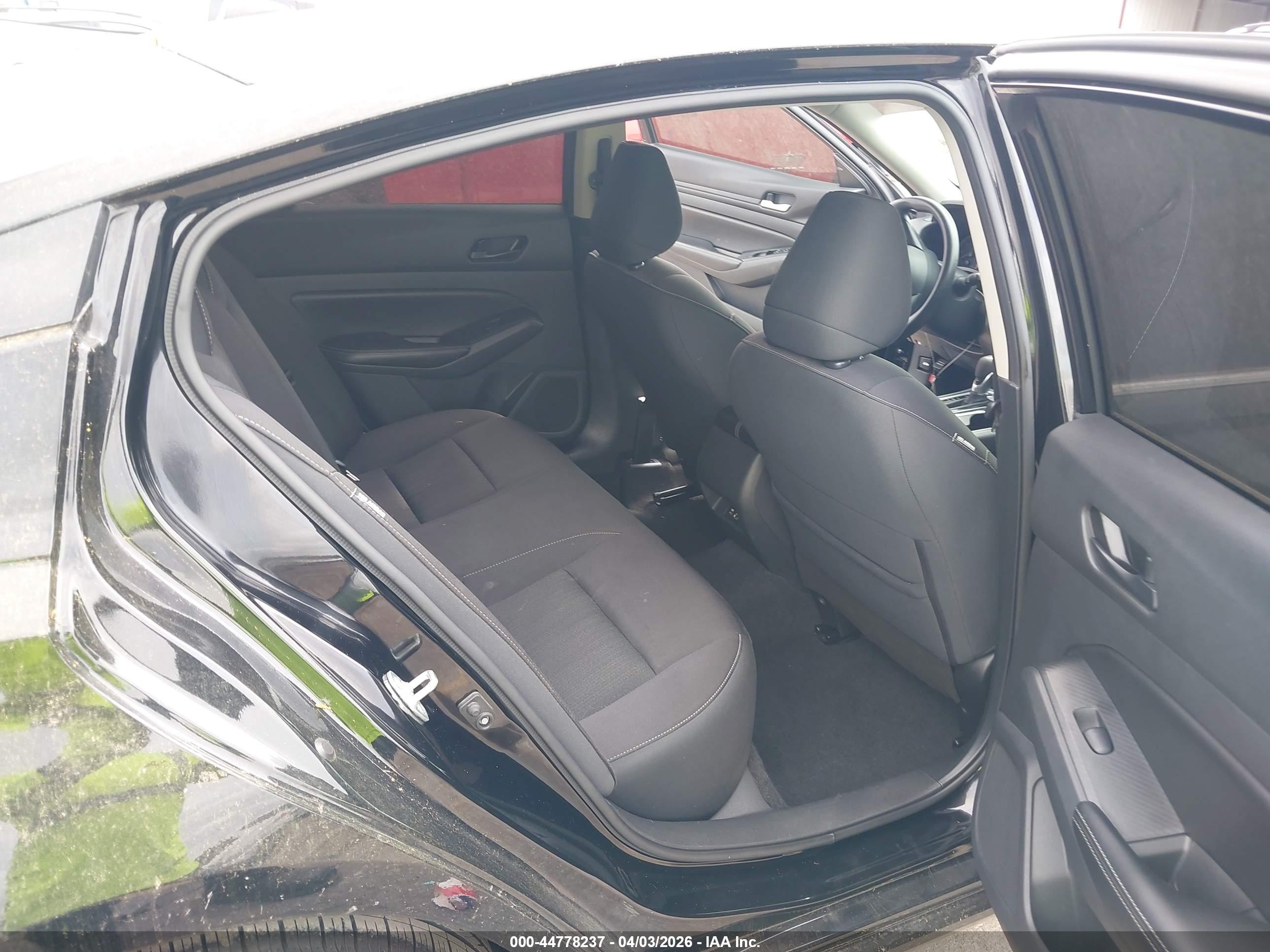 NISSAN ALTIMA image 8