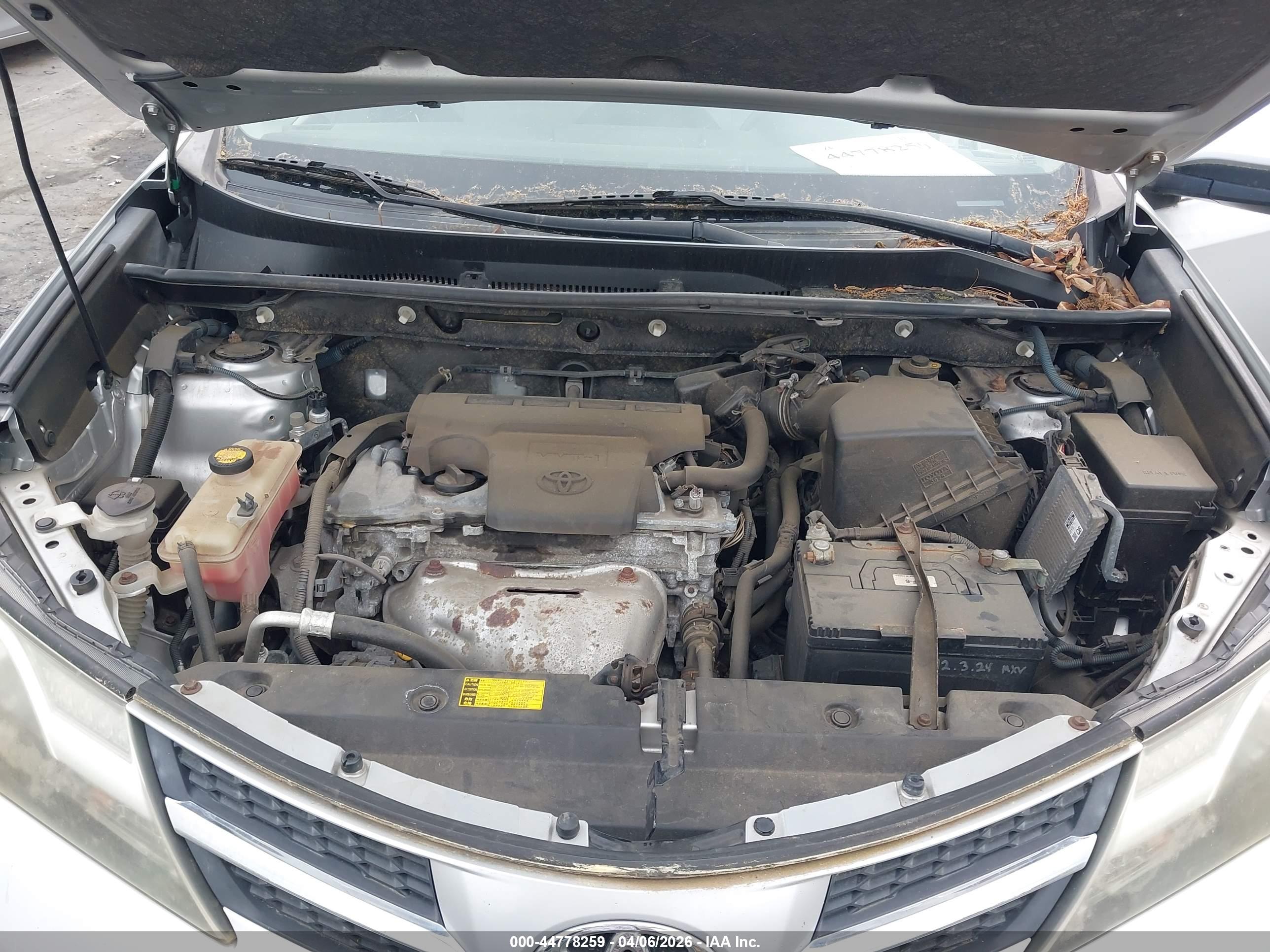 TOYOTA RAV4 image 10