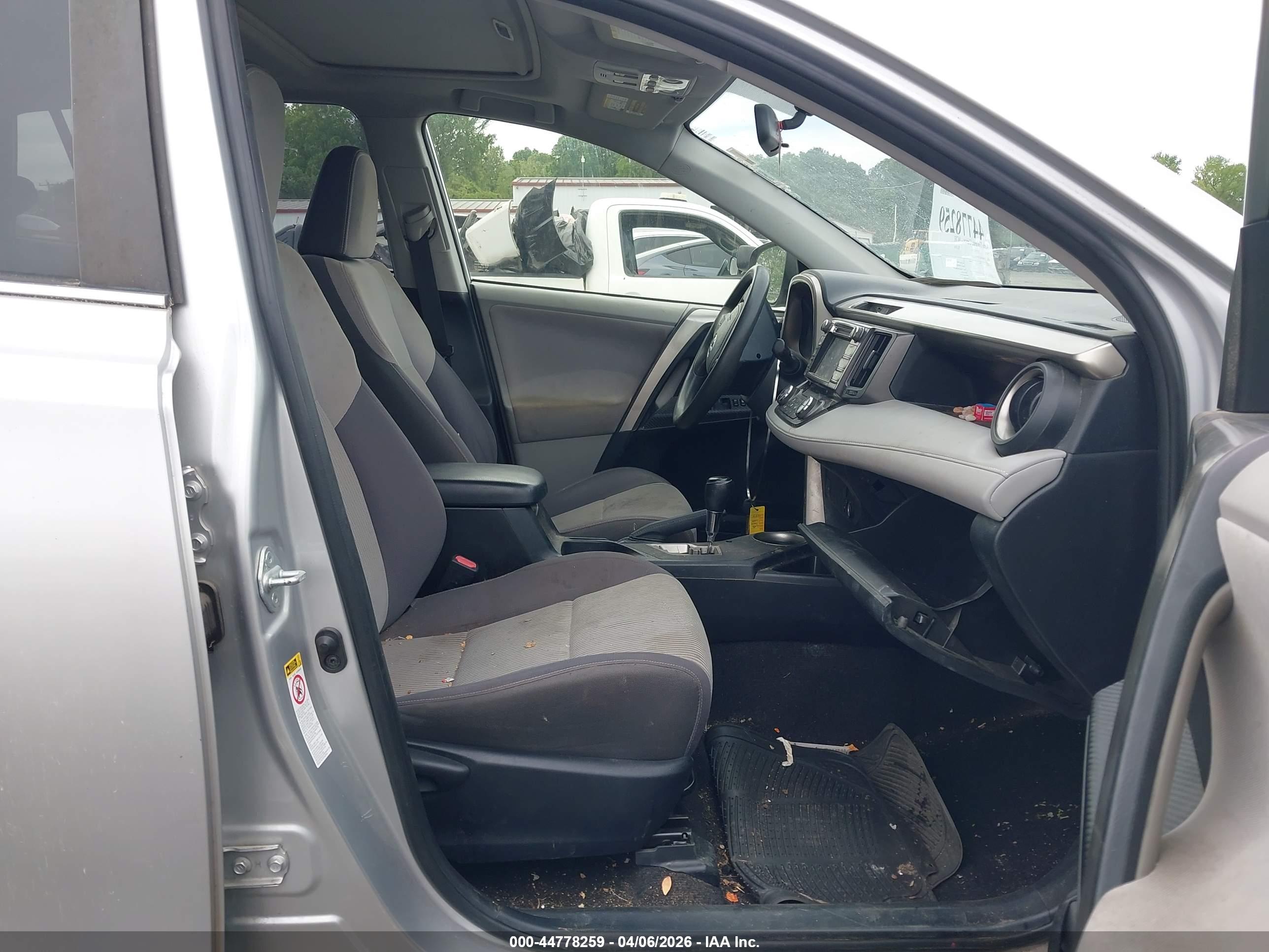 TOYOTA RAV4 image 5