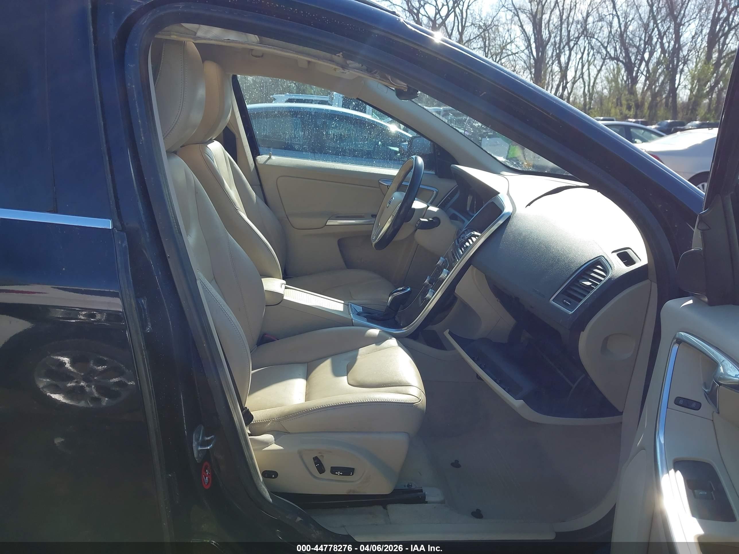 VOLVO XC60 image 5