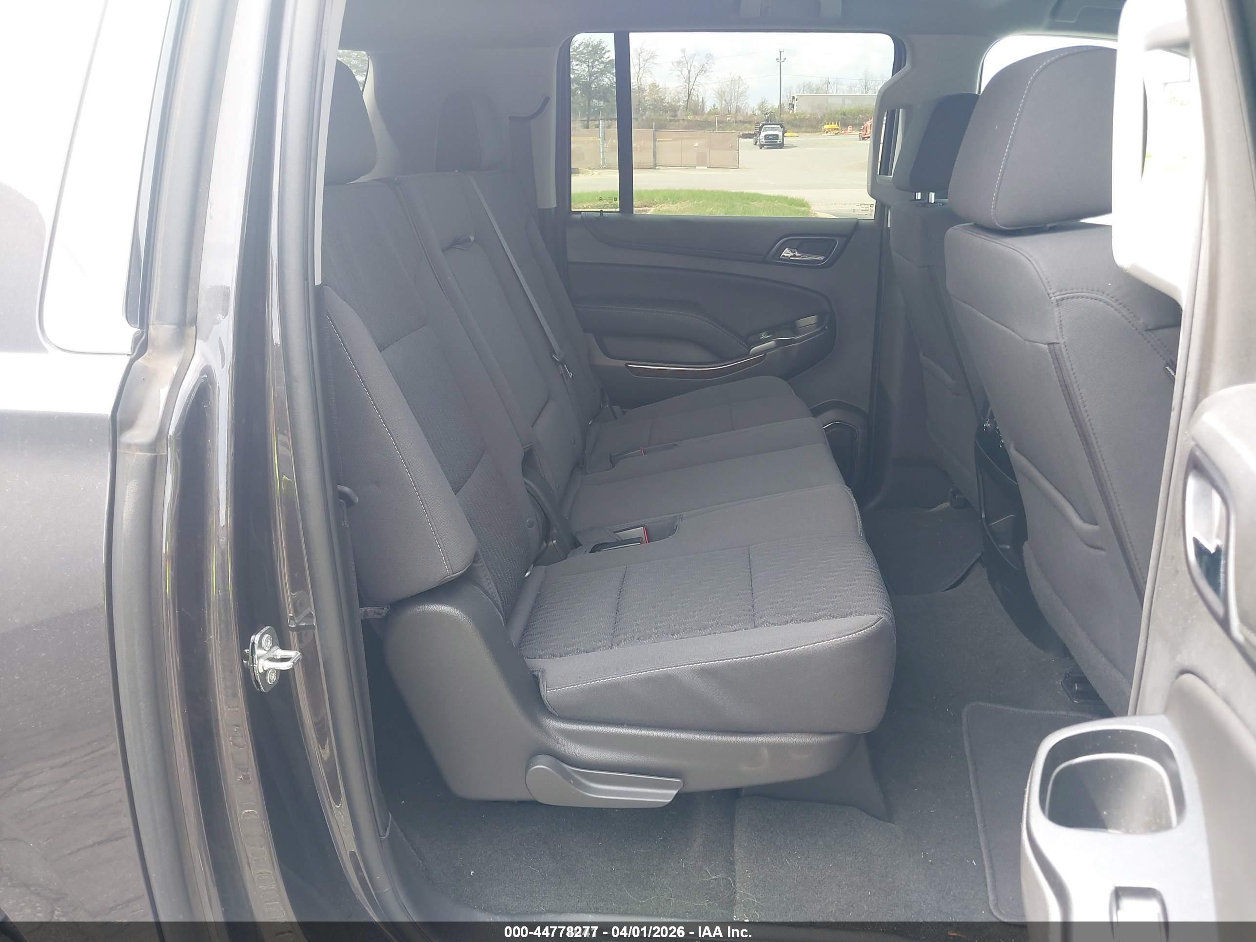 CHEVROLET SUBURBAN image 8