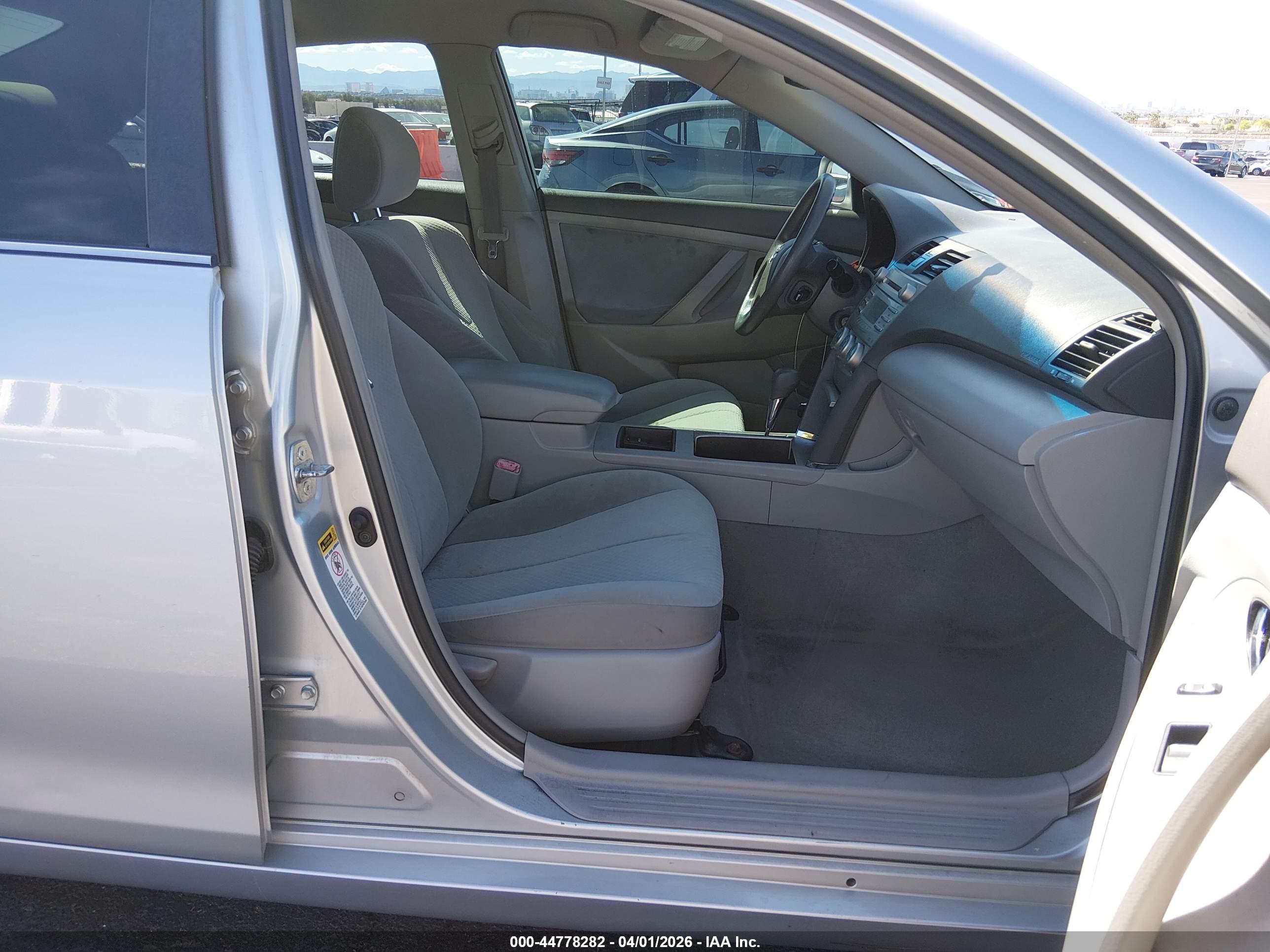 TOYOTA CAMRY image 5