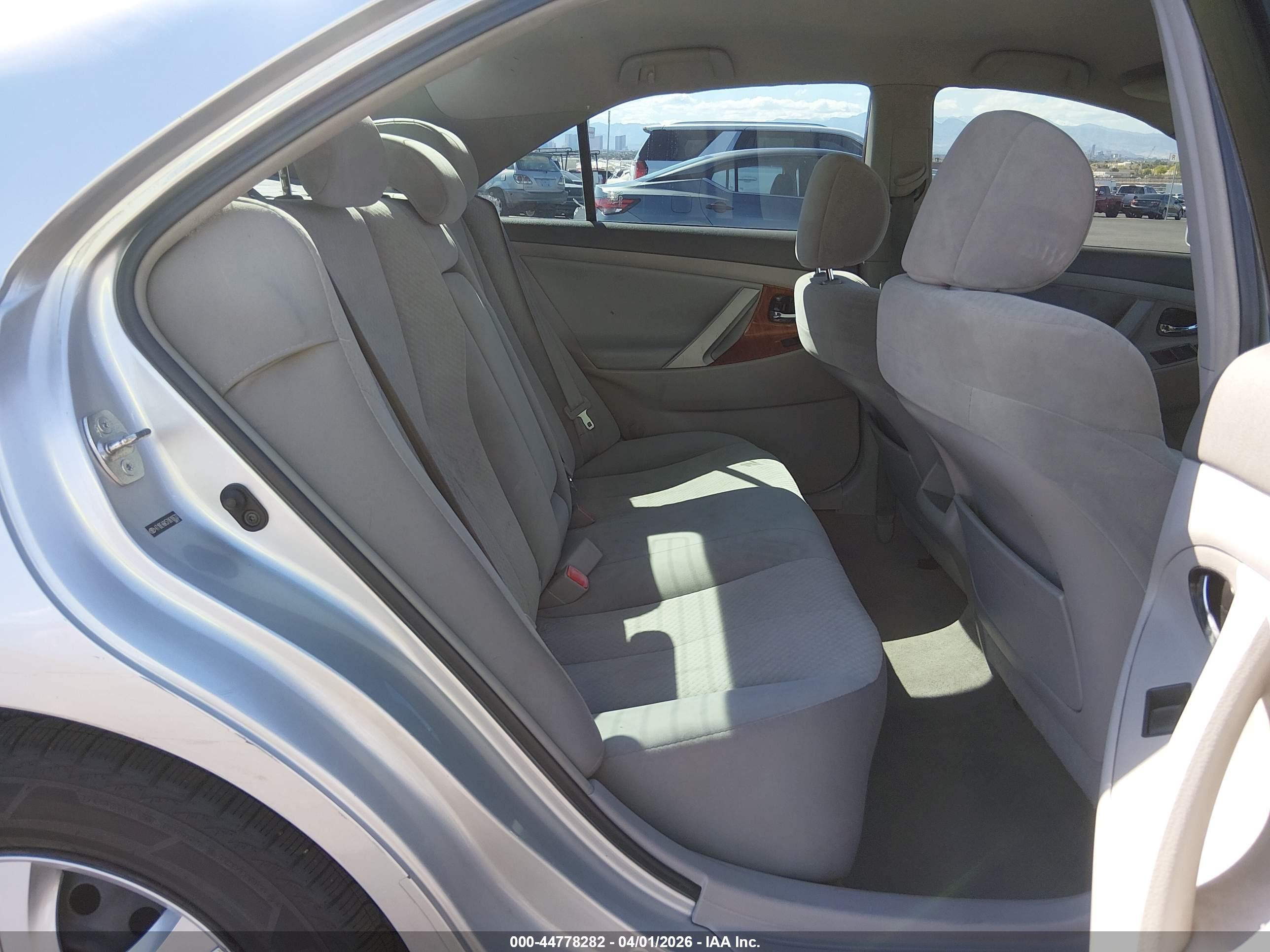 TOYOTA CAMRY image 8