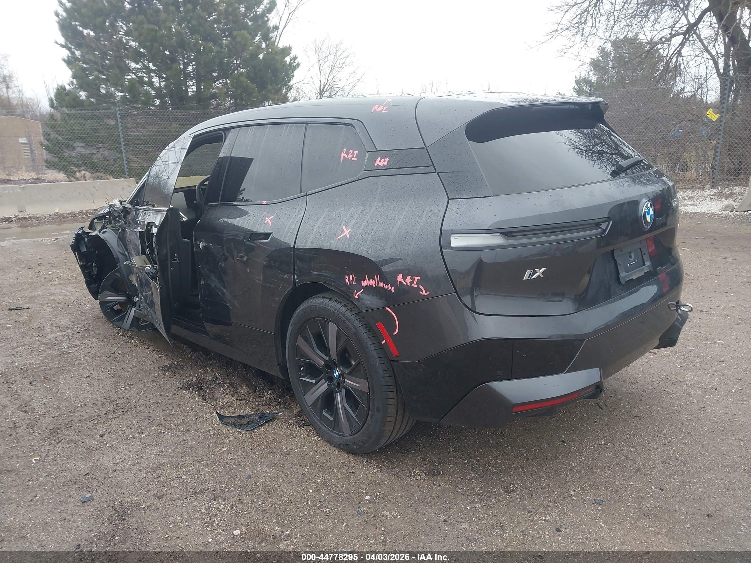 BMW IX image 3