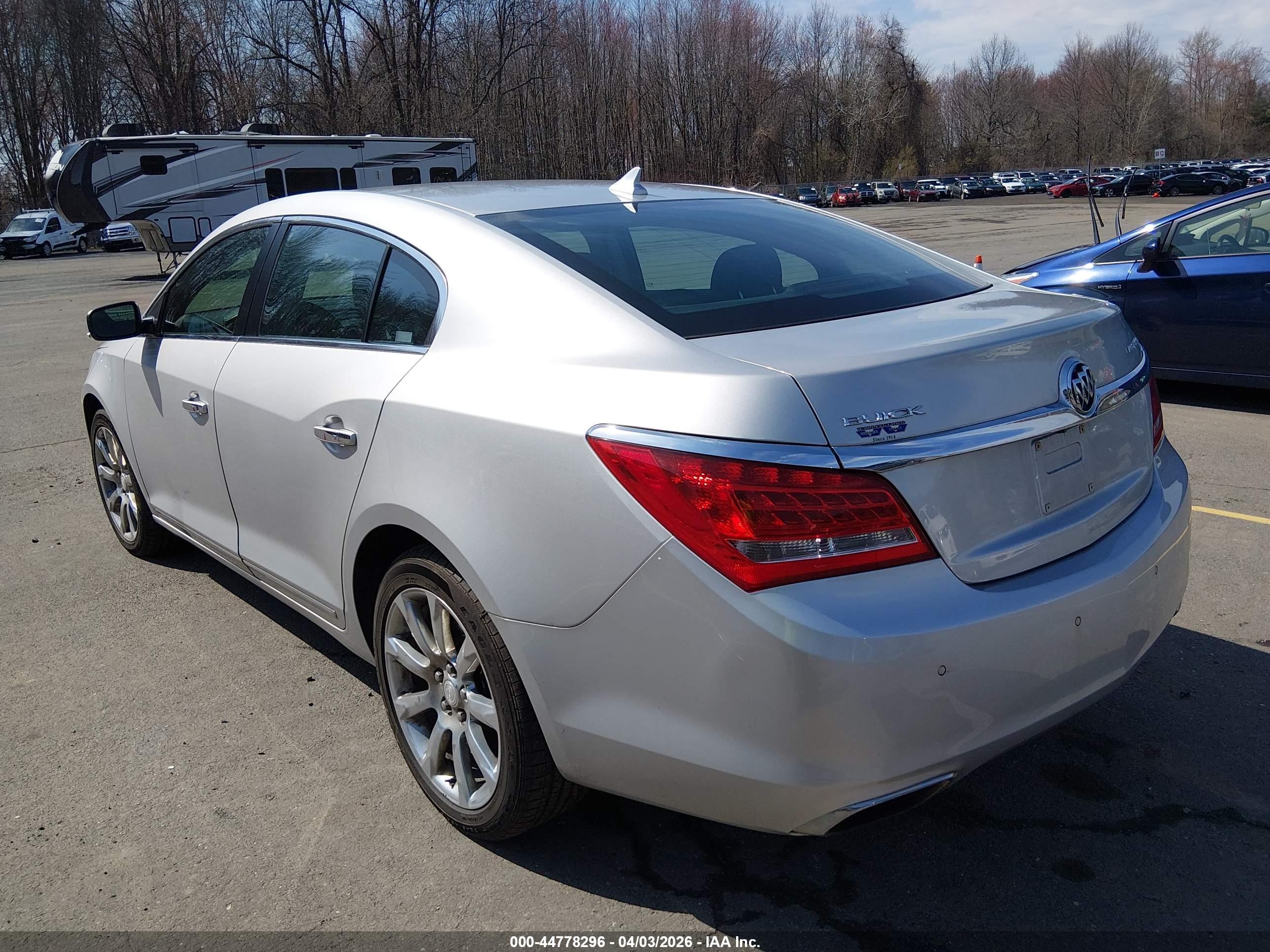 BUICK LACROSSE image 3