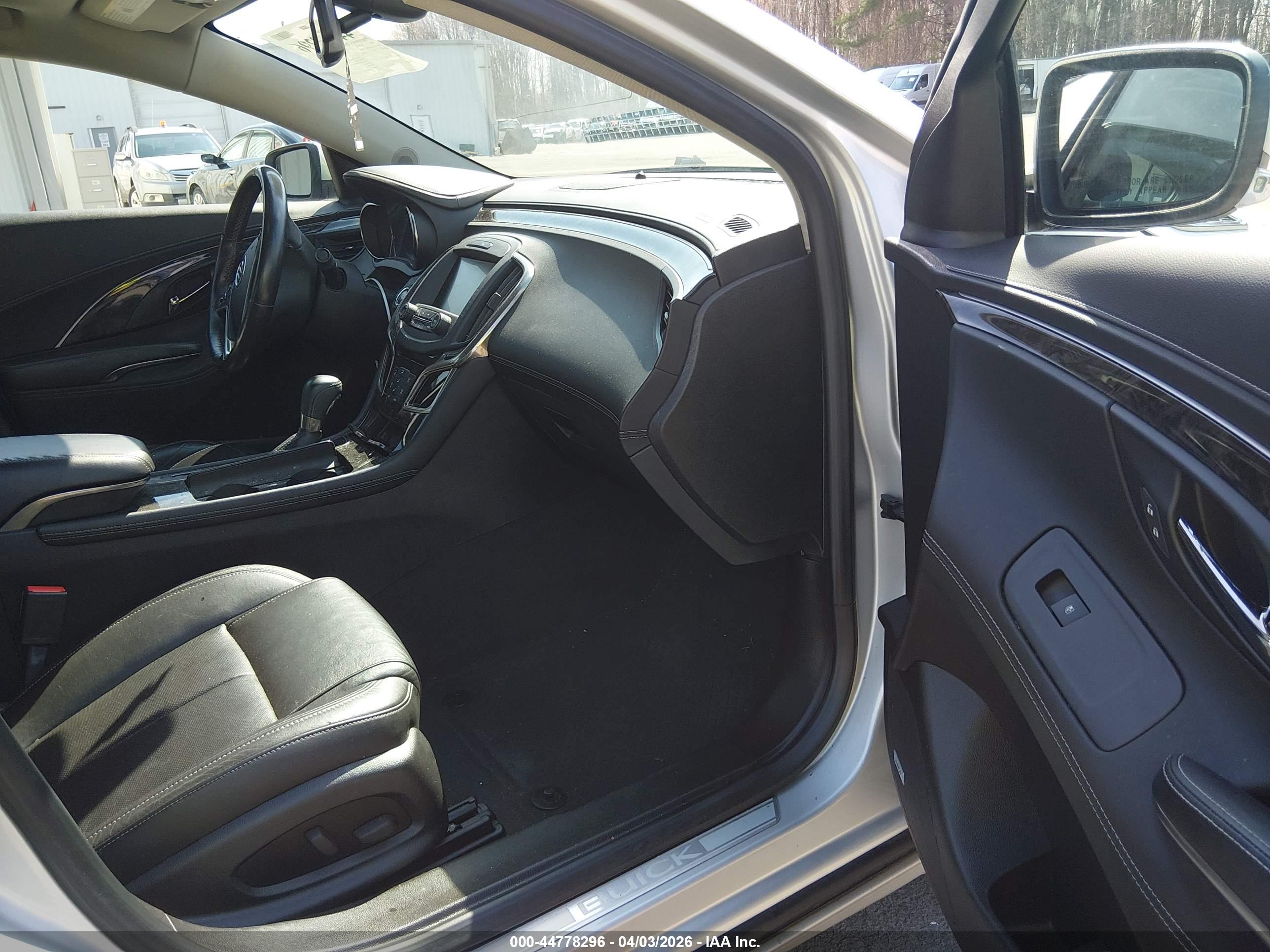 BUICK LACROSSE image 5