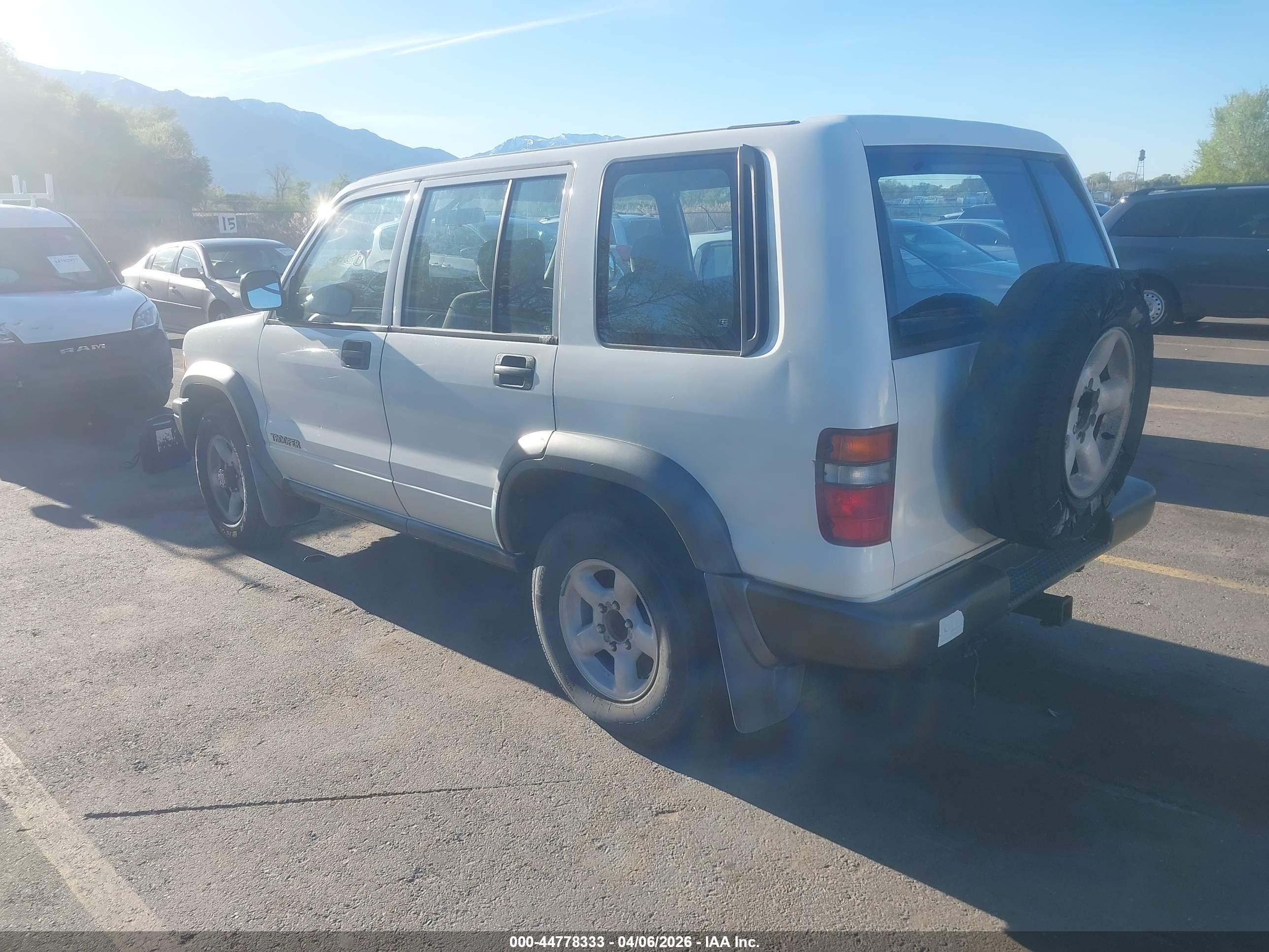 ISUZU TROOPER image 3